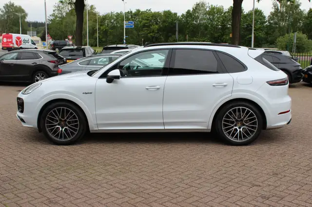 Porsche Cayenne view 7
