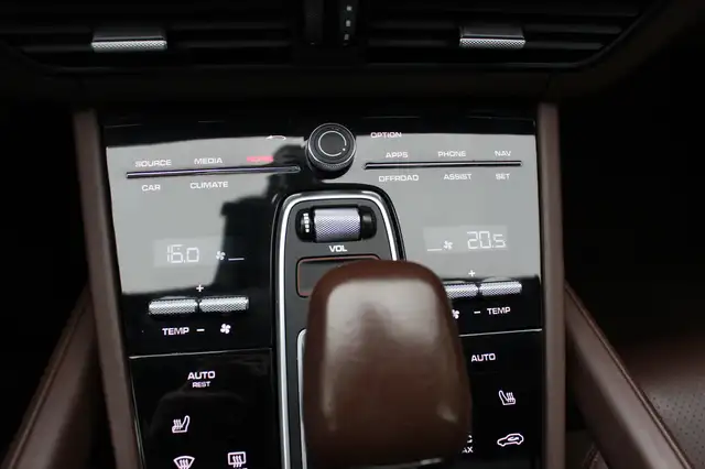 Porsche Cayenne view 28