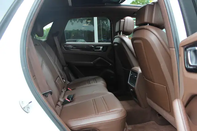 Porsche Cayenne view 12
