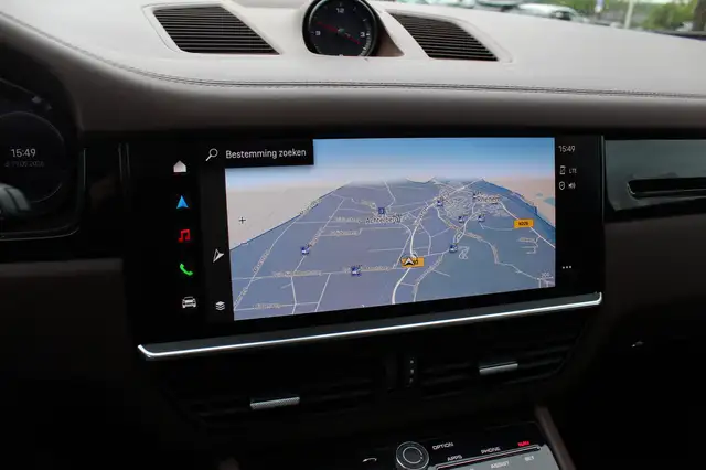 Porsche Cayenne view 23