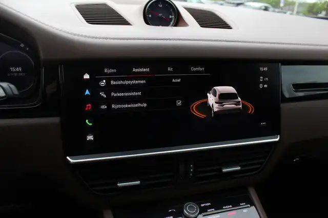Porsche Cayenne view 26