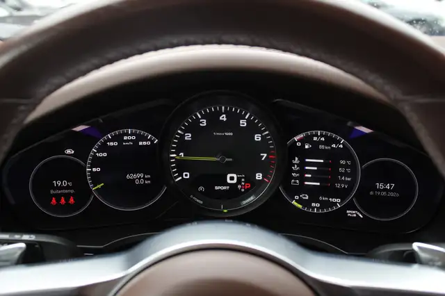 Porsche Cayenne view 19