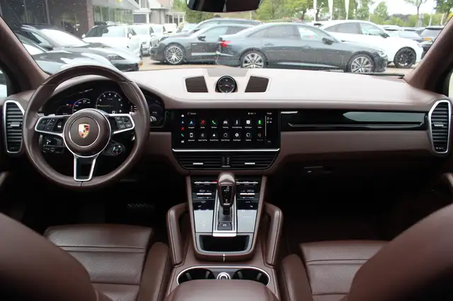 Porsche Cayenne view 2