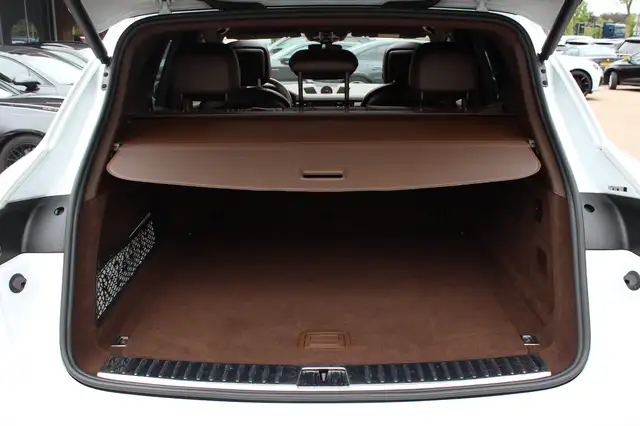 Porsche Cayenne view 16