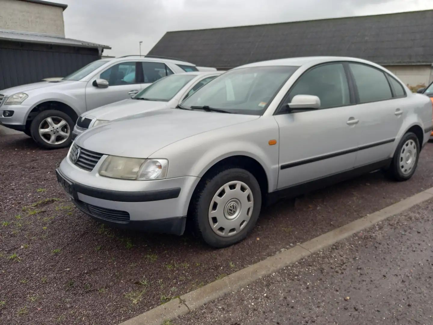 Volkswagen Passat 1.6 Silber - 1