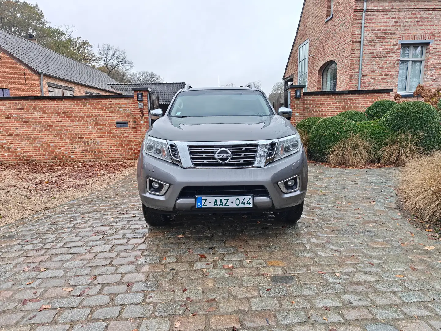 Nissan NP300 NP300 Navara 2.3 dCi !TOPSTAAT! Grau - 2