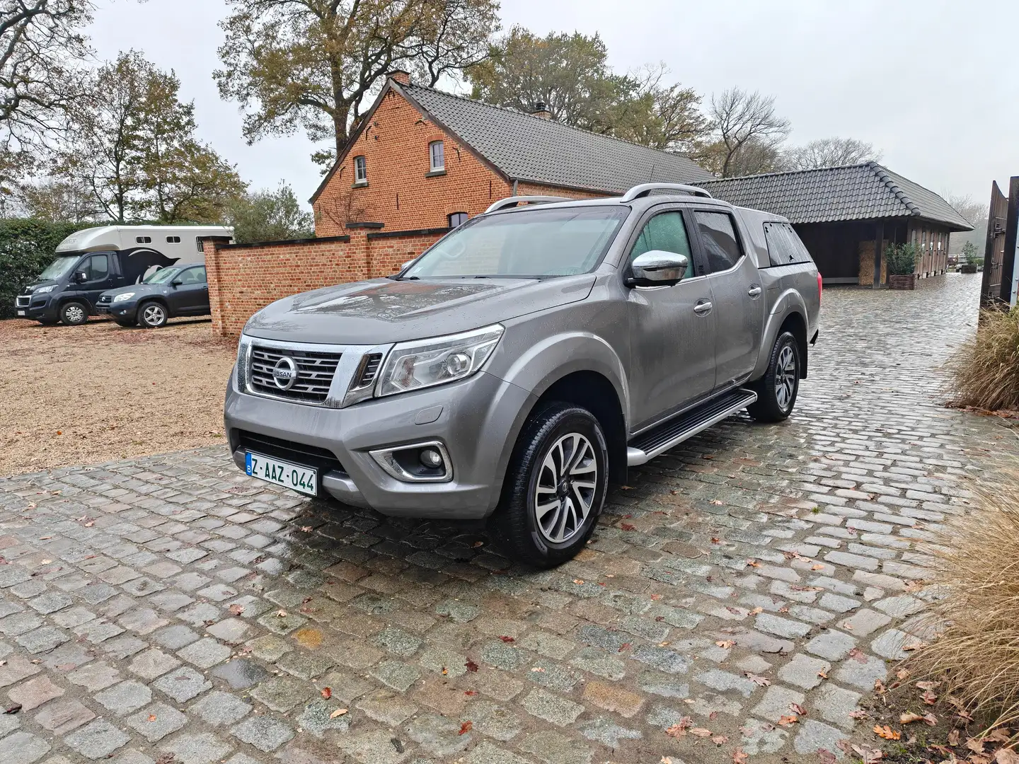 Nissan NP300 NP300 Navara 2.3 dCi !TOPSTAAT! Grau - 1