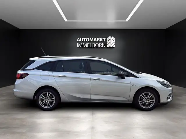 Opel Astra view 7