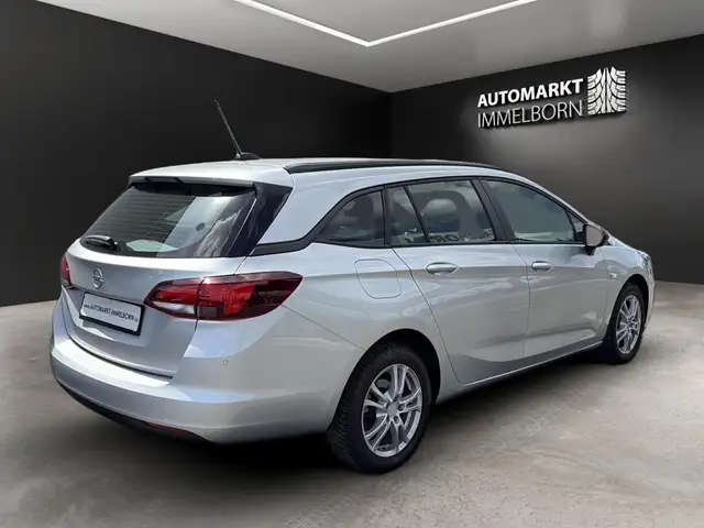 Opel Astra view 6