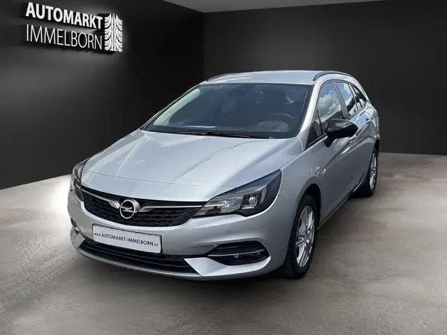 Opel Astra view 3