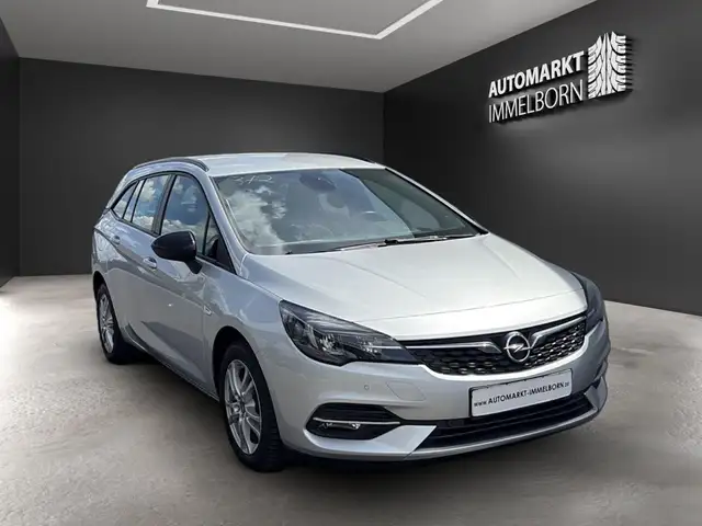 Opel Astra view 2