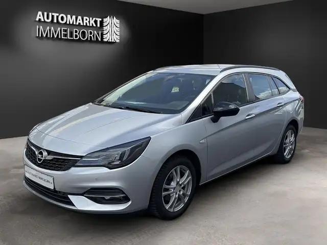 Opel Astra view 4