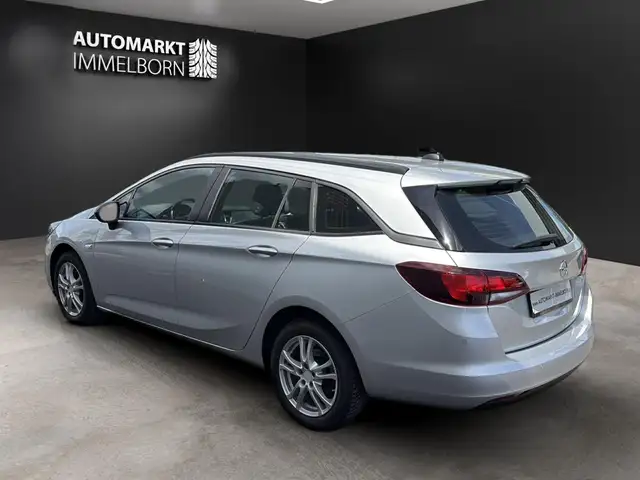 Opel Astra view 5