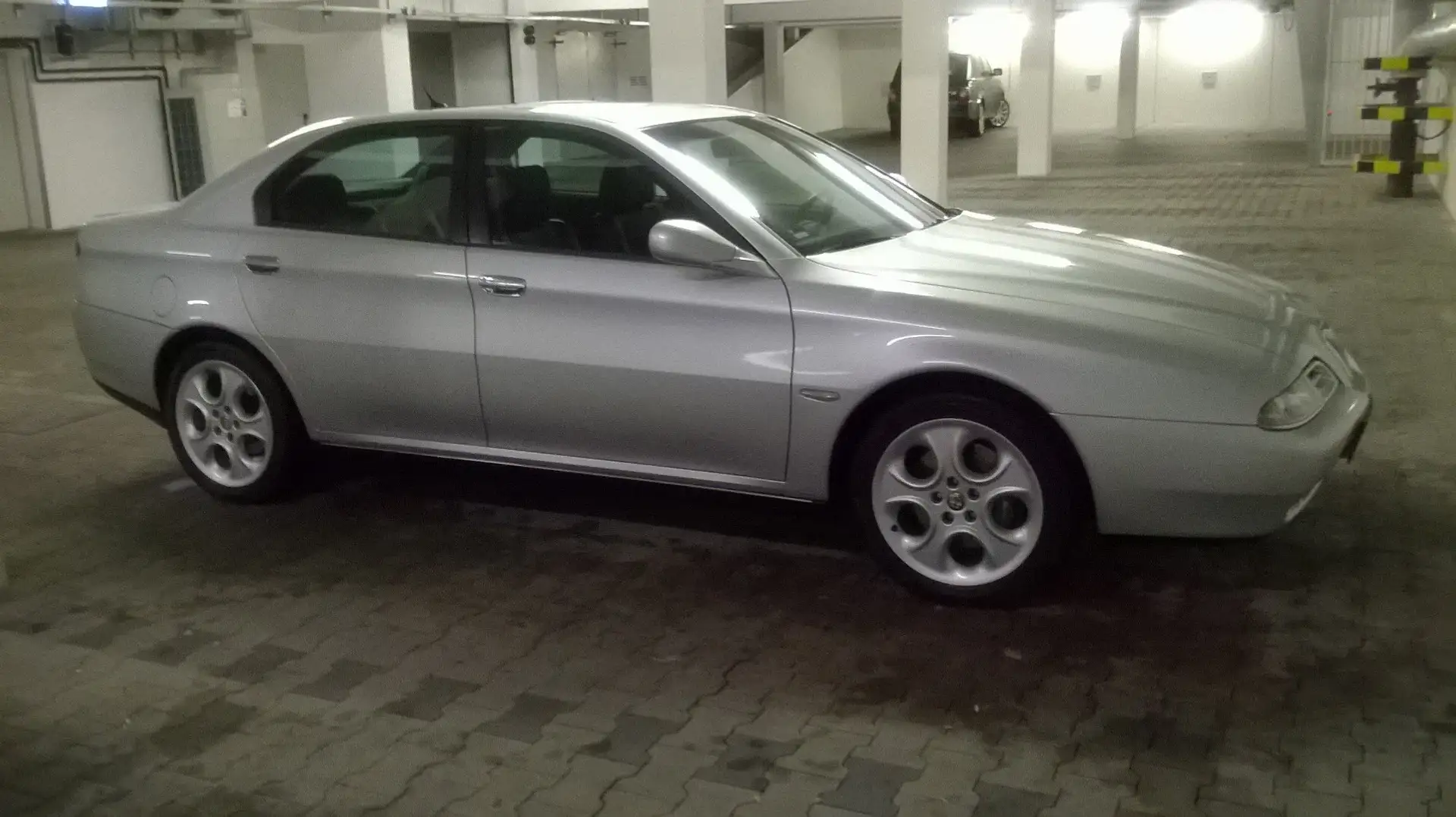 Alfa Romeo 166 Distinctive Silber - 2