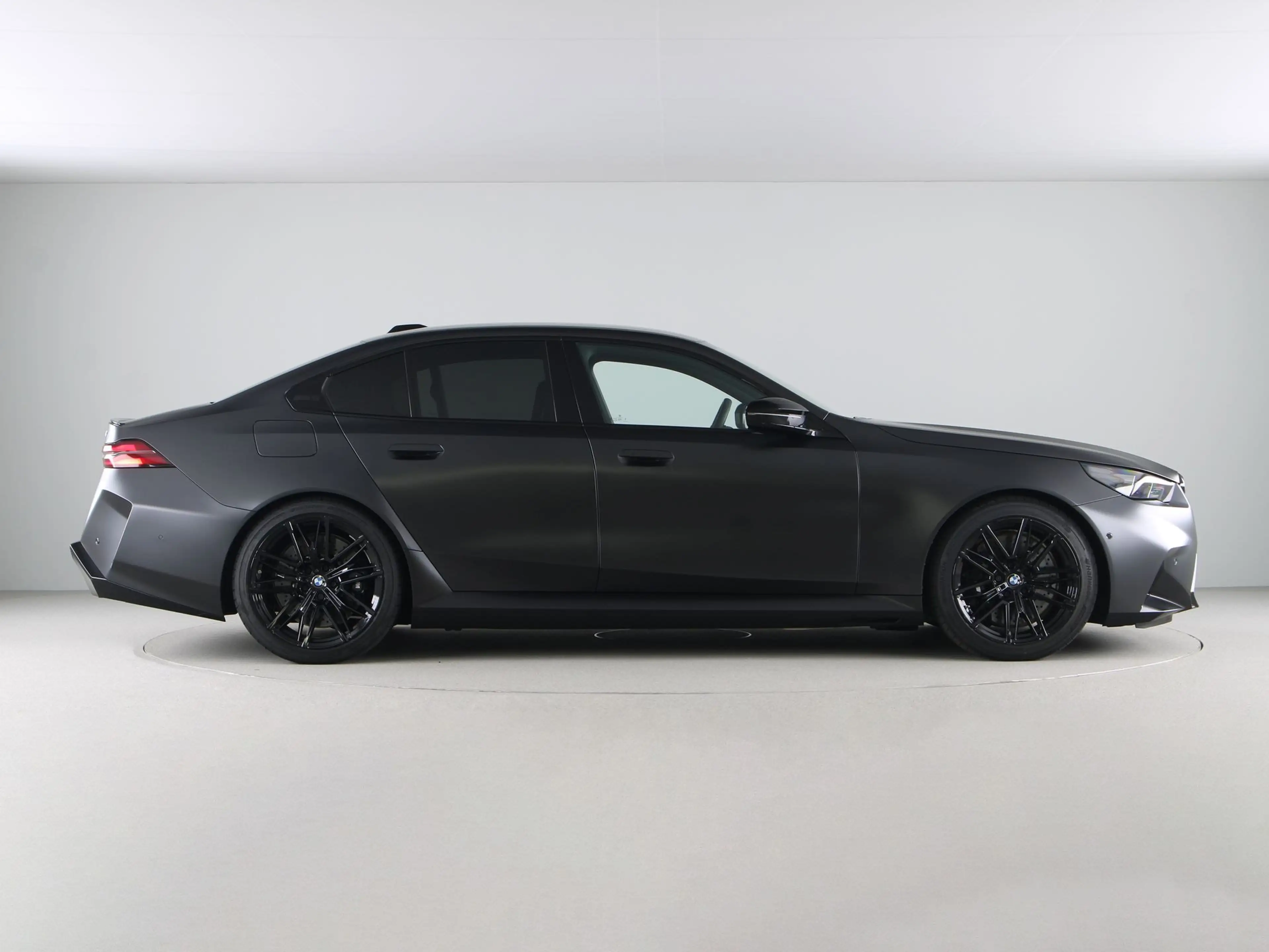 BMW M5 Sedan — photo 10