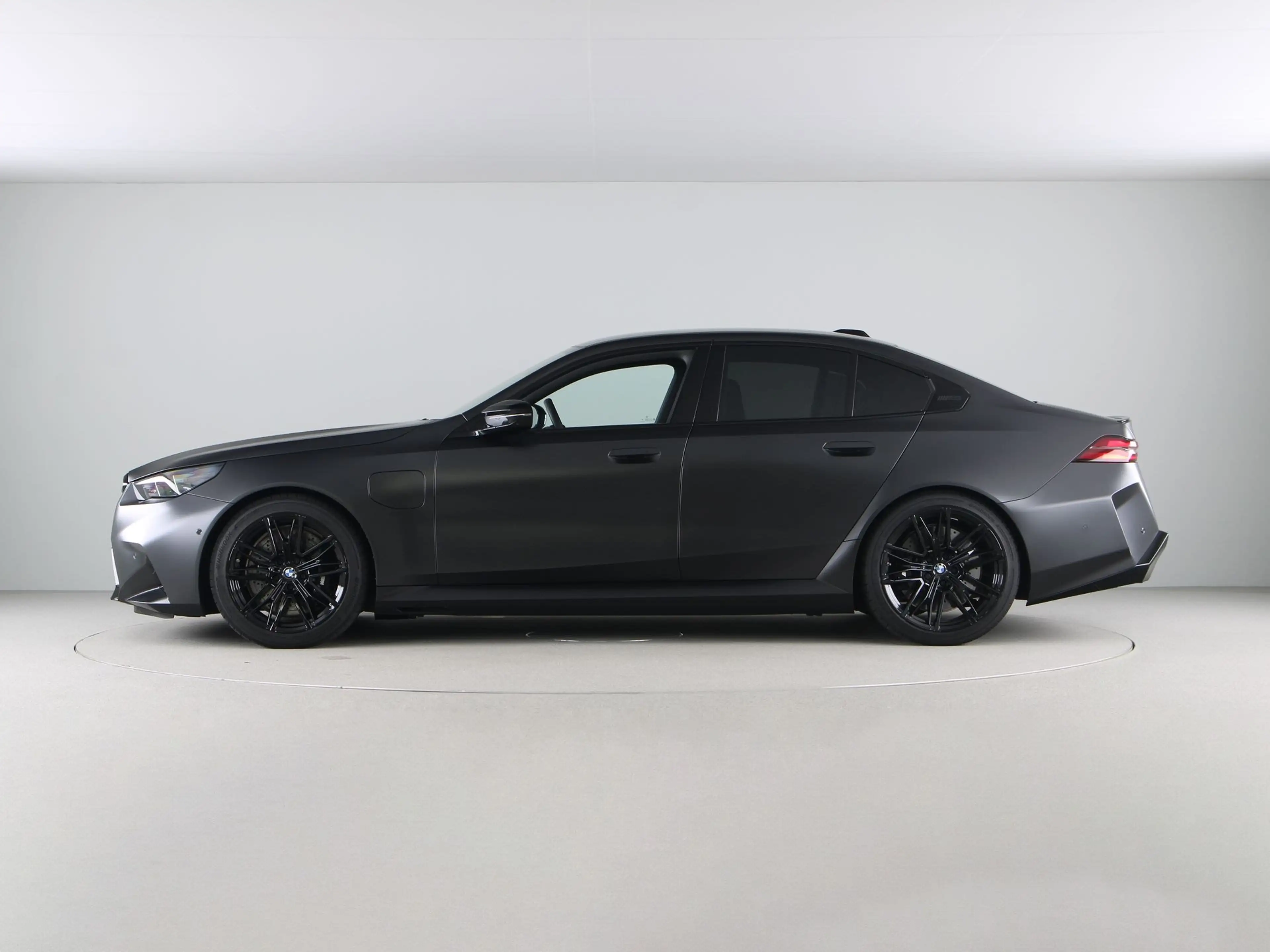 BMW M5 Sedan — photo 14
