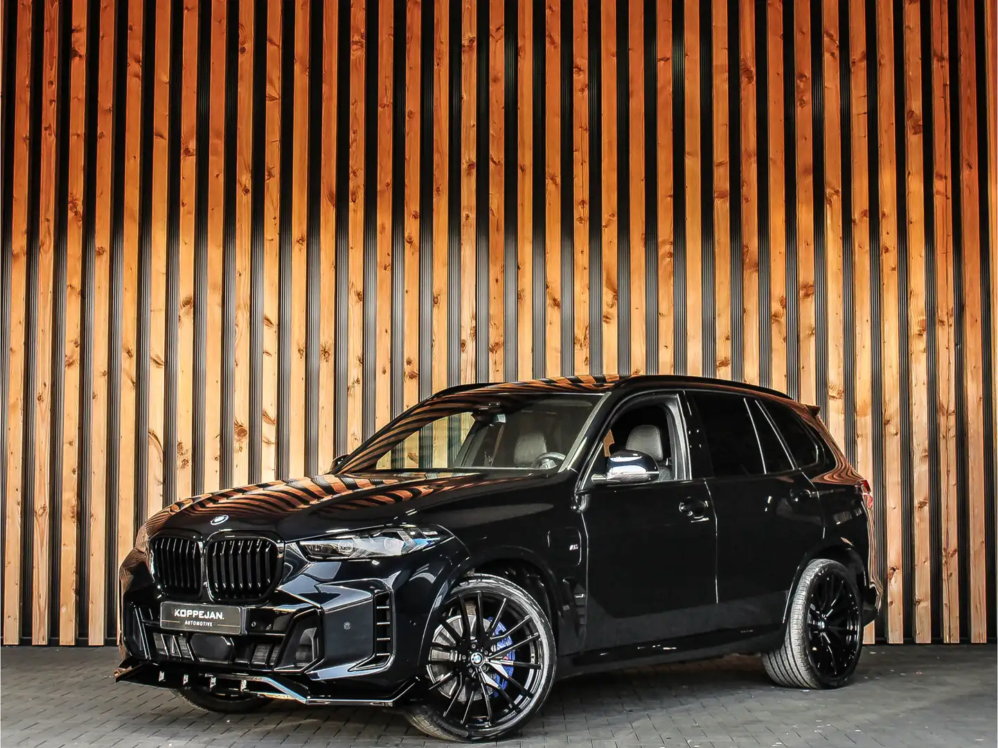 BMW X5 xDrive50e 490PK High Executive M-Sport | DRIVING A Zwart - 2