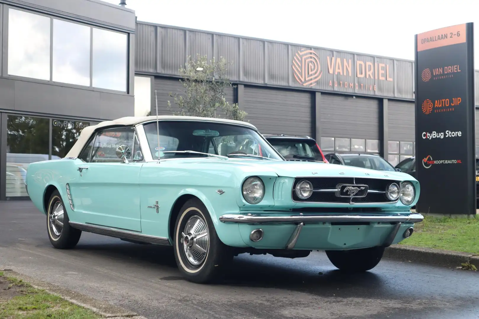 Ford Mustang Convertible | C code | Verde - 1