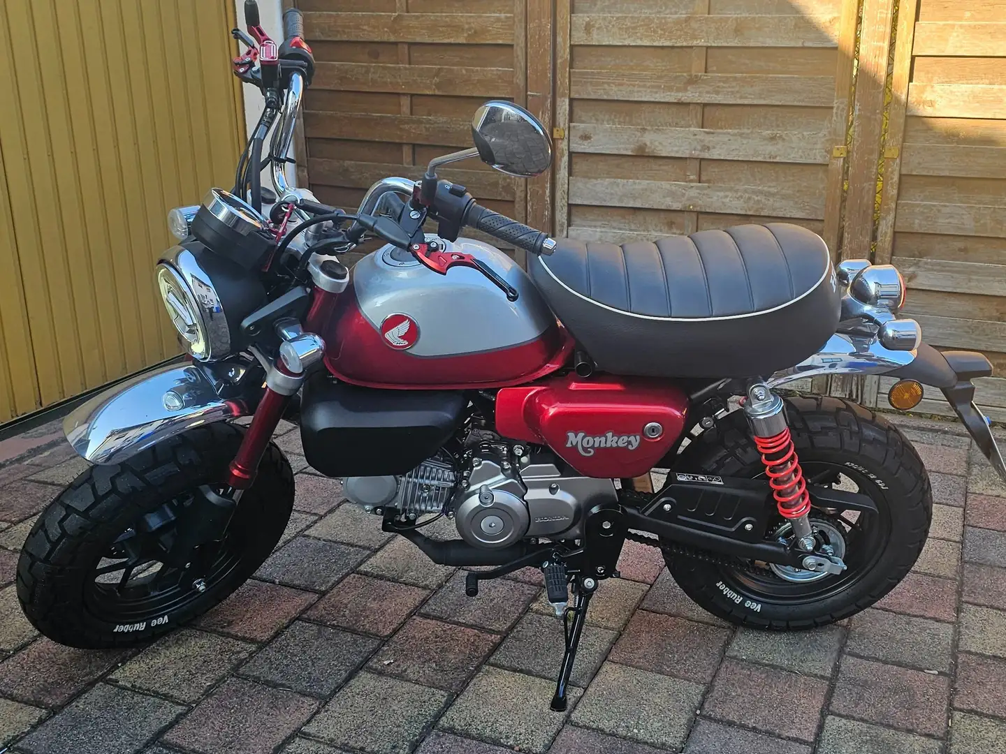 Honda Monkey 125 (mit Zubehör) Roşu - 2