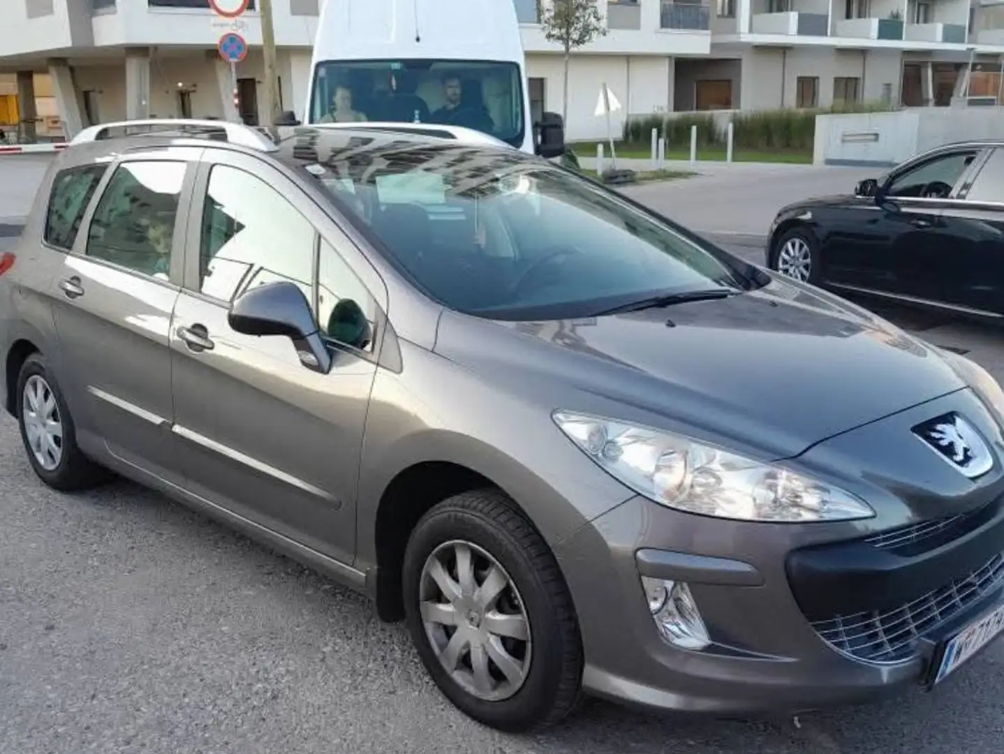 Peugeot 308 308 SW 1,6 HDi 110 FAP Comfort Comfort Grau - 2