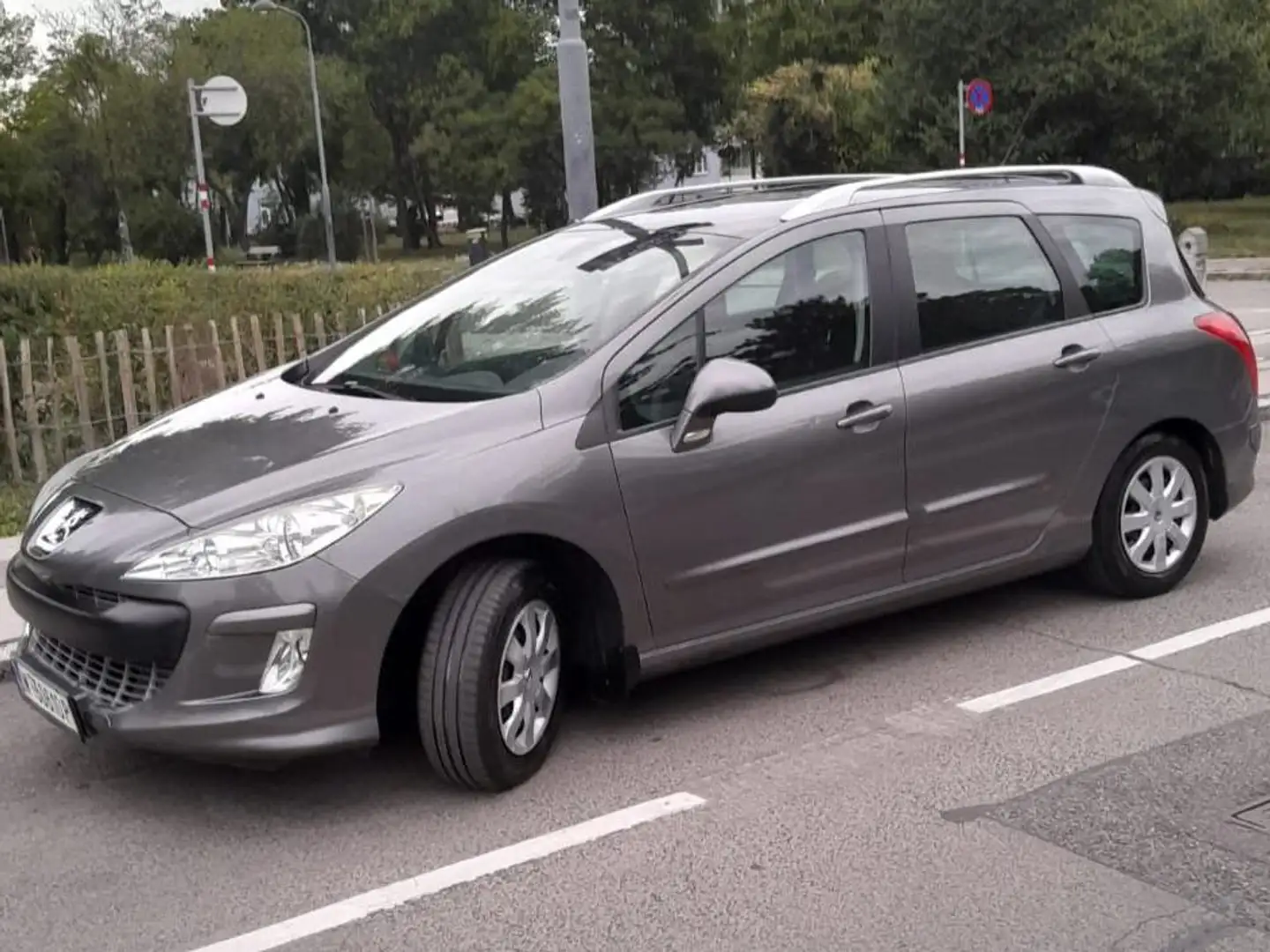 Peugeot 308 308 SW 1,6 HDi 110 FAP Comfort Comfort Grau - 1