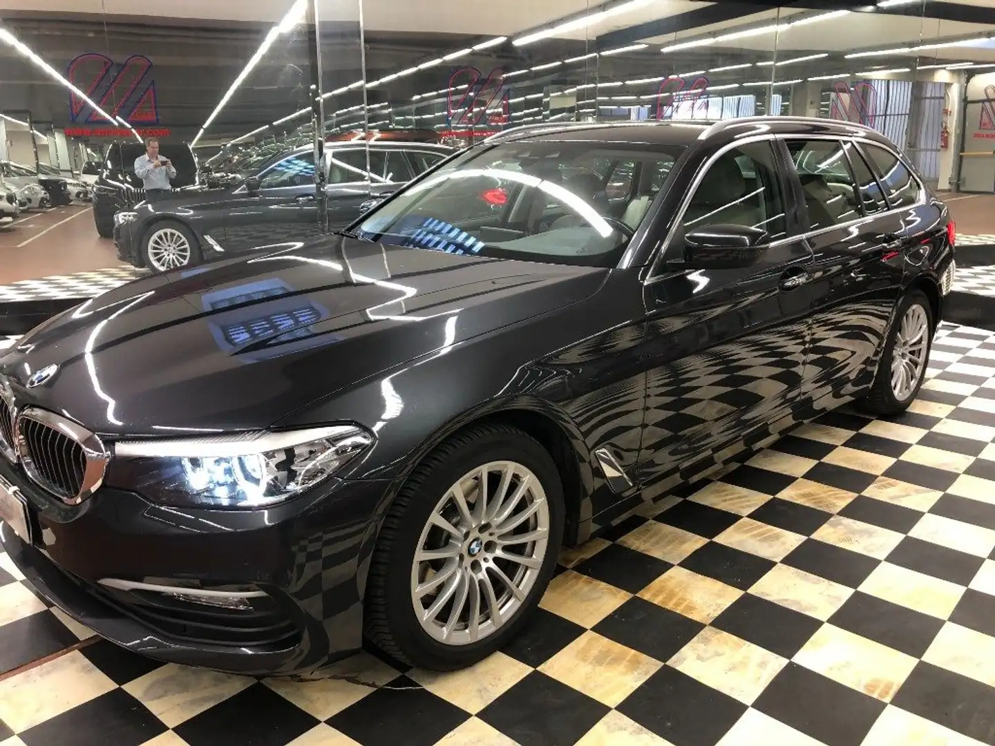 BMW 520 d aut. Touring Luxury Gris - 1