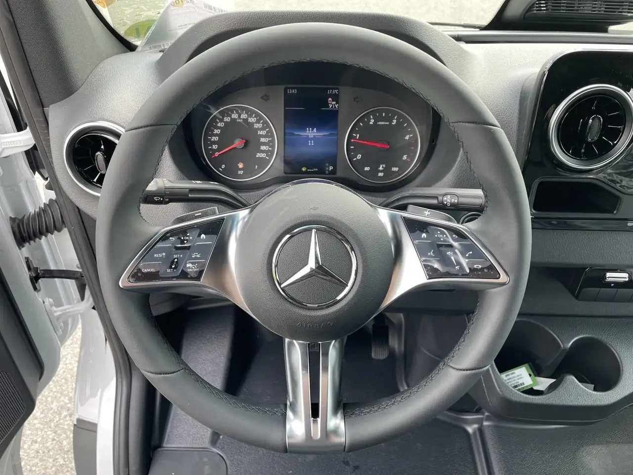 Mercedes-Benz Sprinter снимка Mercedes-Benz Sprinter