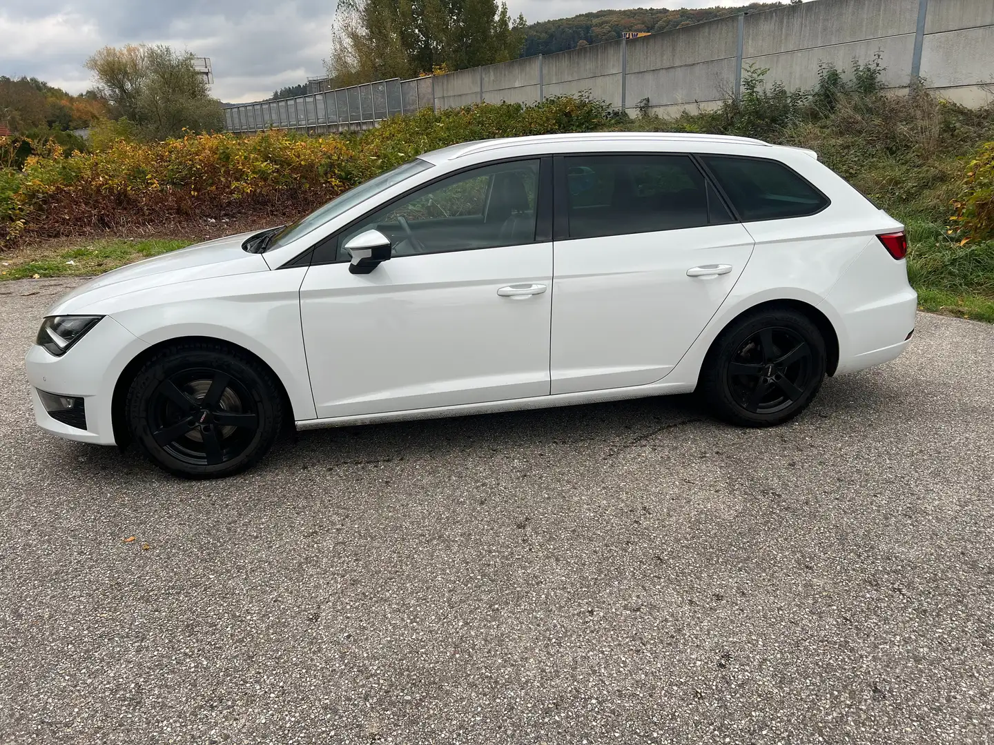 SEAT Leon Leon ST FR 1,4 TSI ACT Start-Stop DSG Start-Stopp Weiß - 1