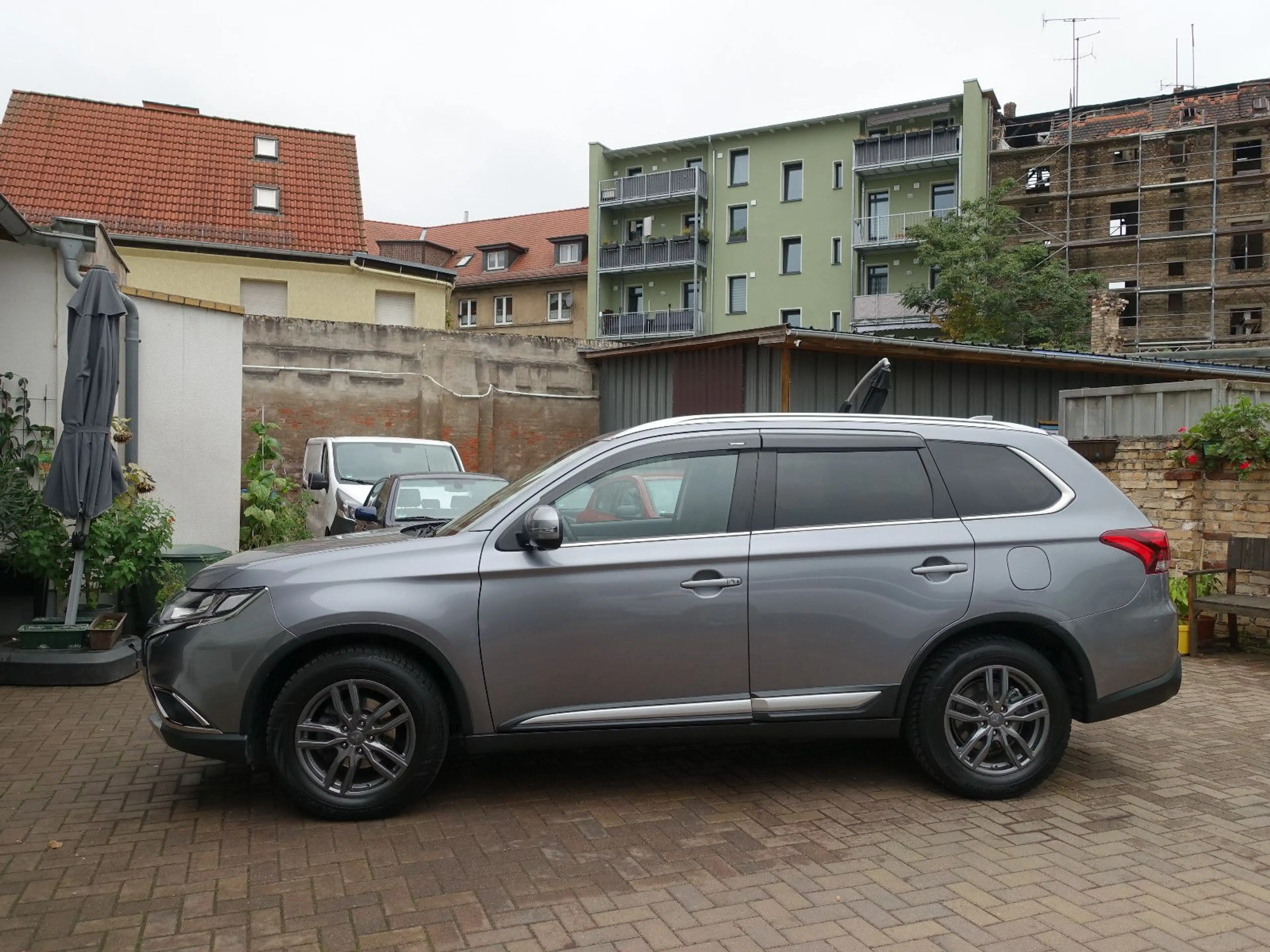 Mitsubishi Outlander 2,2 DI-D 4WD, Automatik, EU6, AHK !! — photo 5