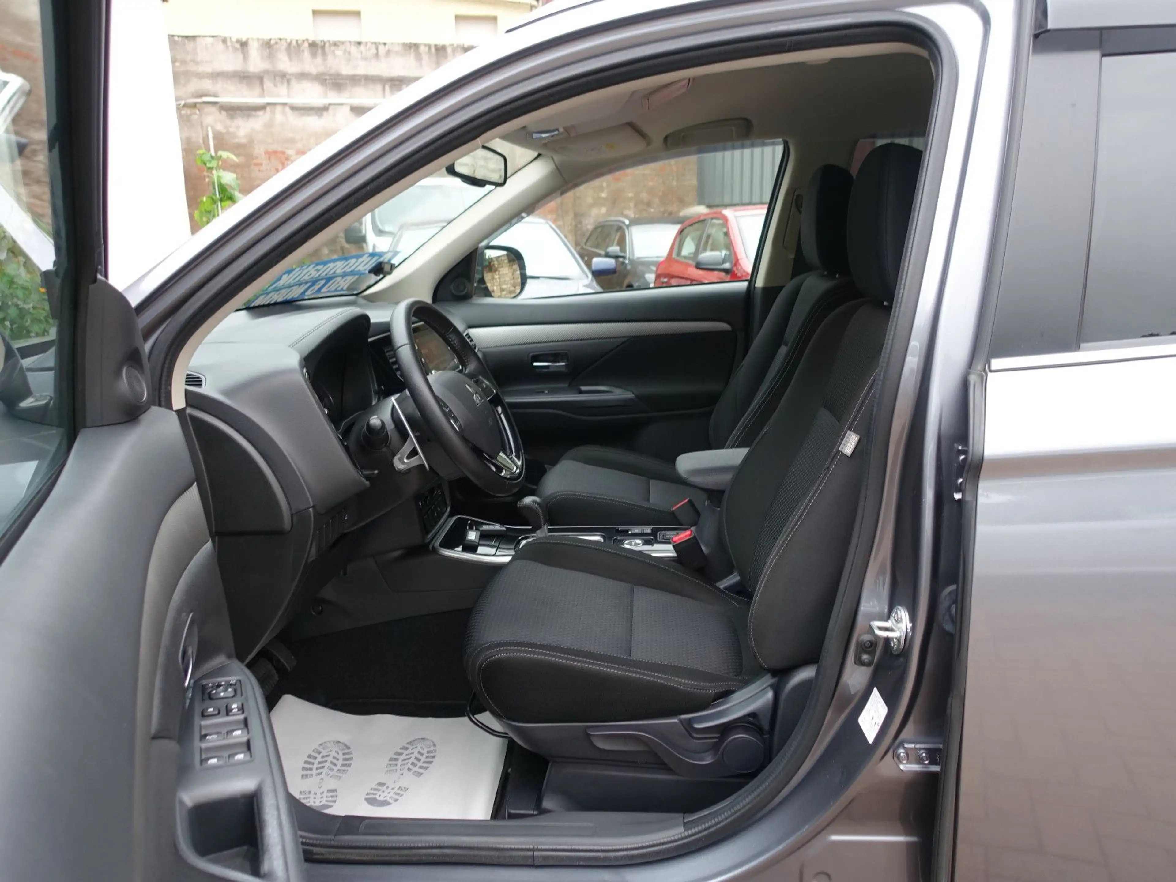 Mitsubishi Outlander 2,2 DI-D 4WD, Automatik, EU6, AHK !! — photo 8