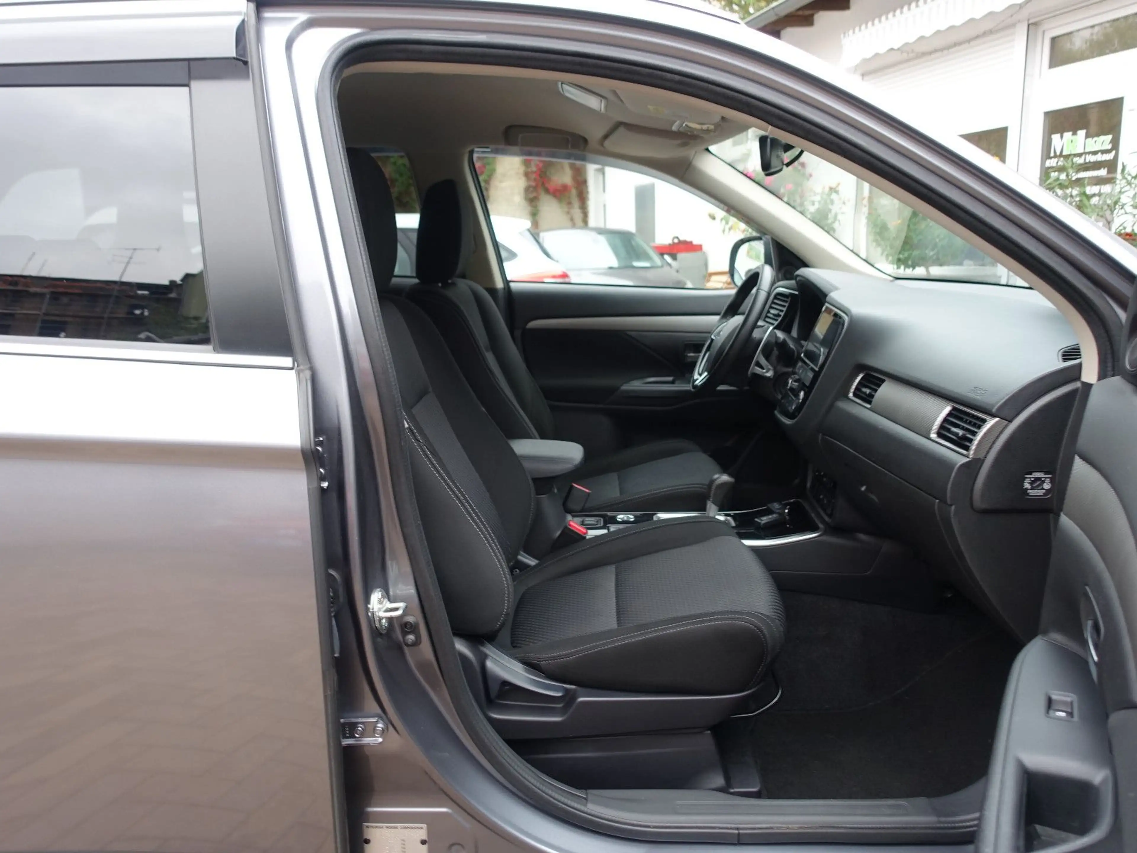 Mitsubishi Outlander 2,2 DI-D 4WD, Automatik, EU6, AHK !! — photo 12