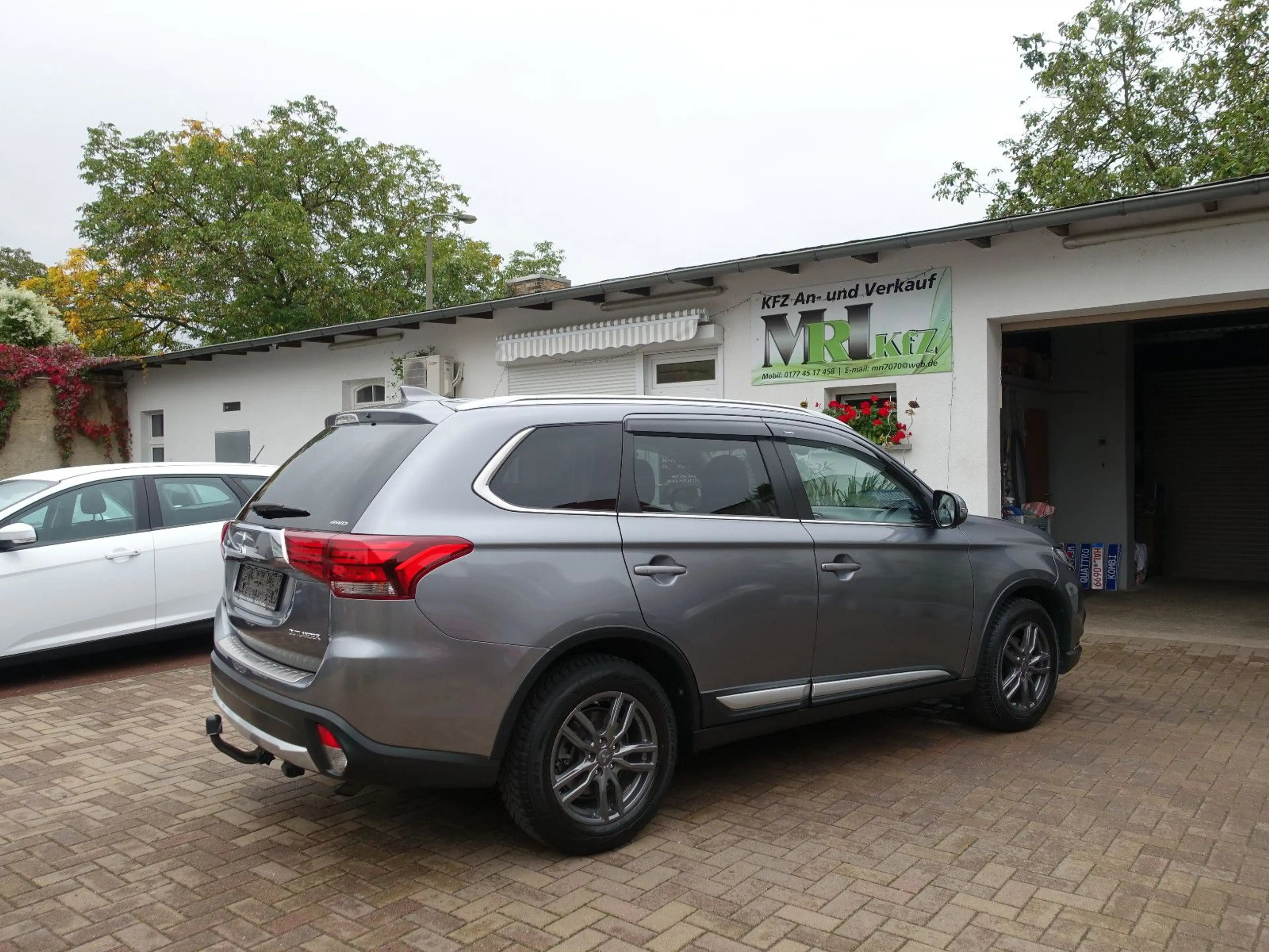 Mitsubishi Outlander 2,2 DI-D 4WD, Automatik, EU6, AHK !! — photo 6