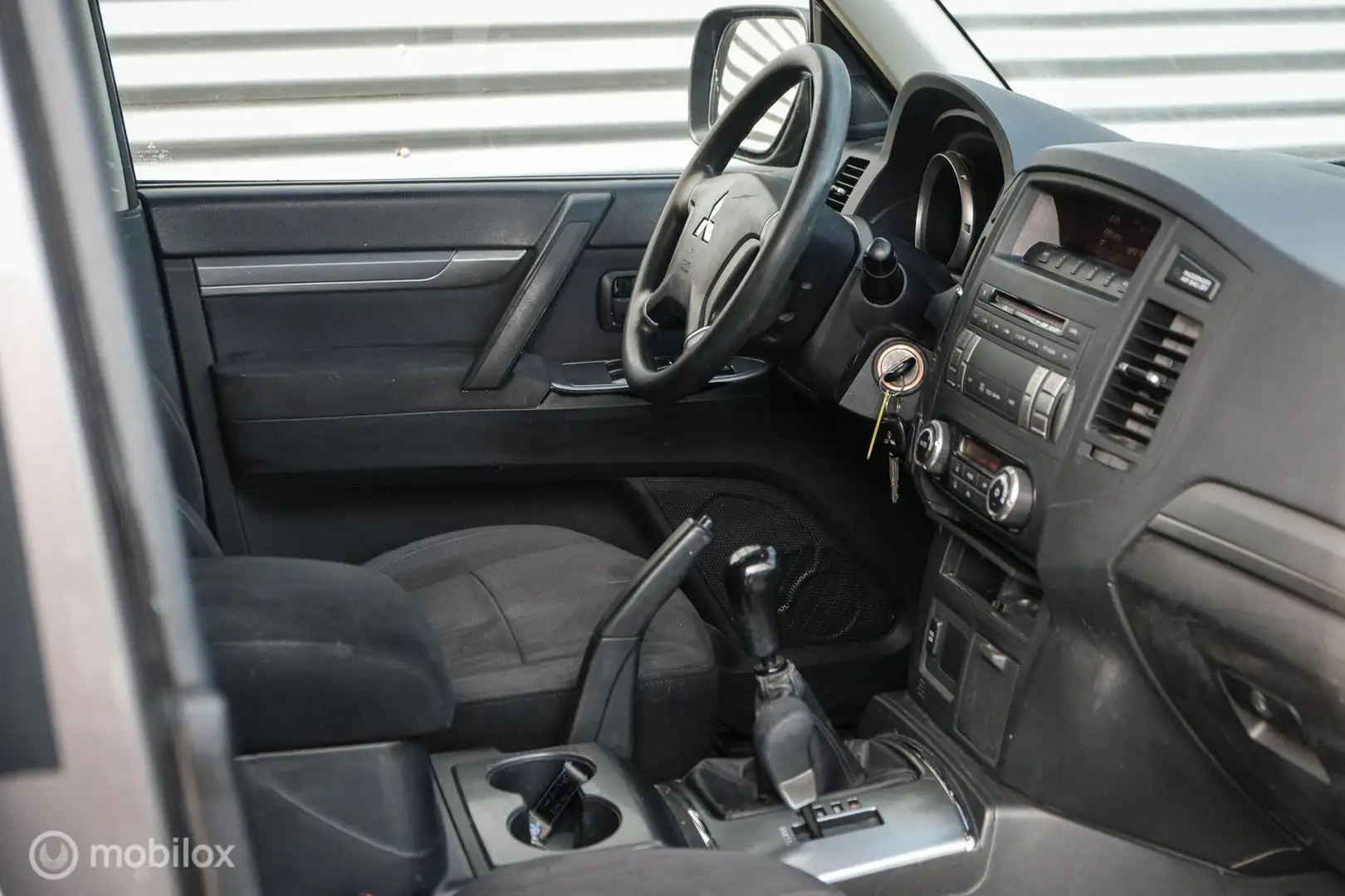 Mitsubishi Pajero 3.2 DI-D Instyle Beige - 2