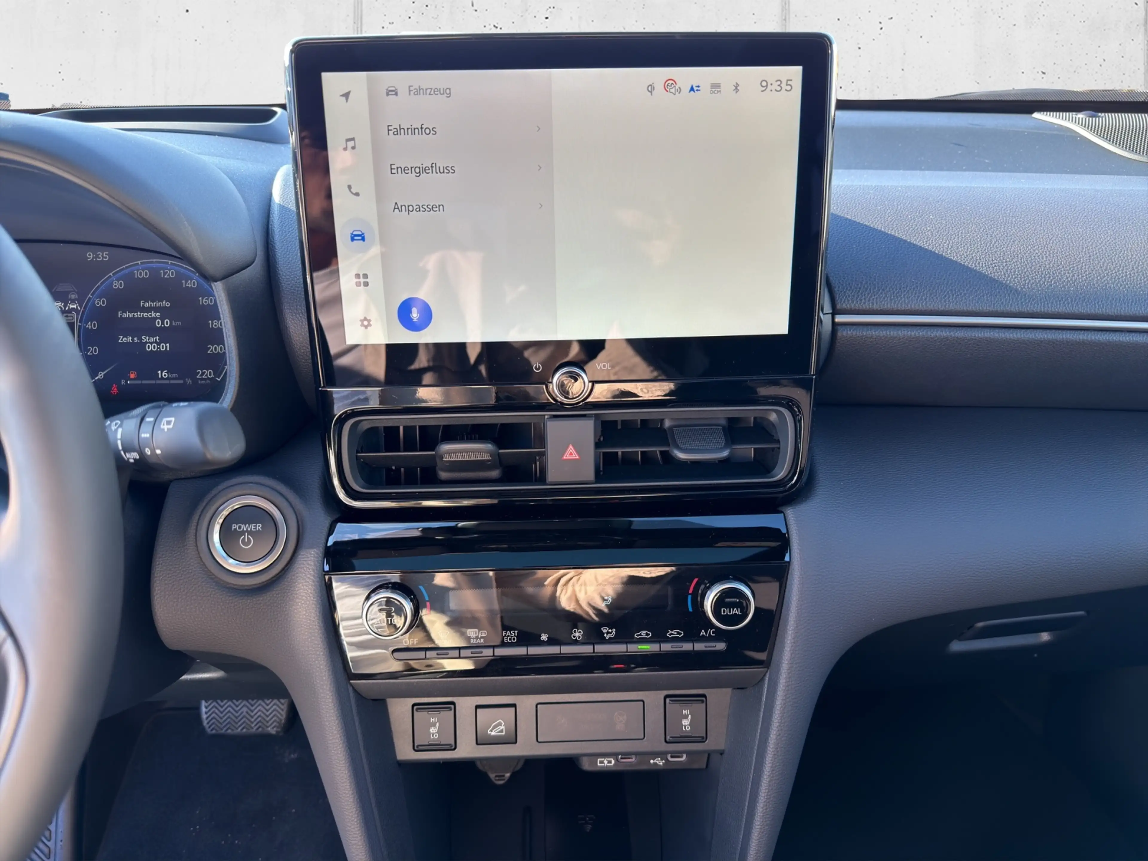 Toyota Yaris Cross HYBRID AWD Lounge Premium Paket Panoramadach 5t. — photo 10