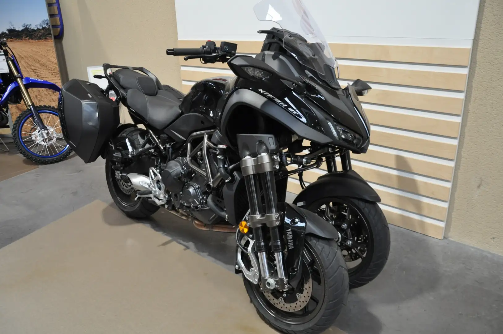 Yamaha Niken Noir - 2