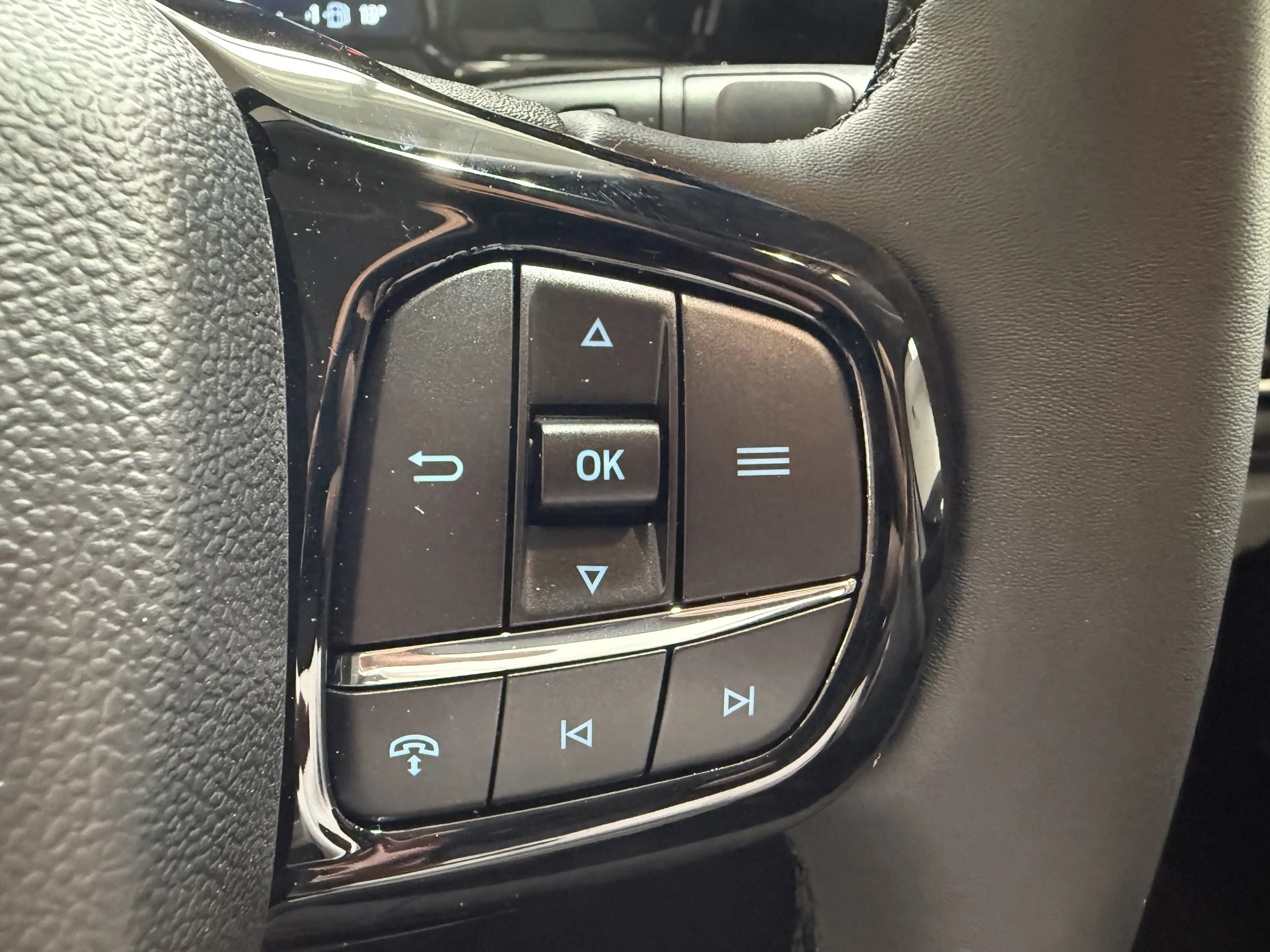 Ford Tourneo Custom Titanium L1 2-Zonen-Klima / 70L Tank — photo 14