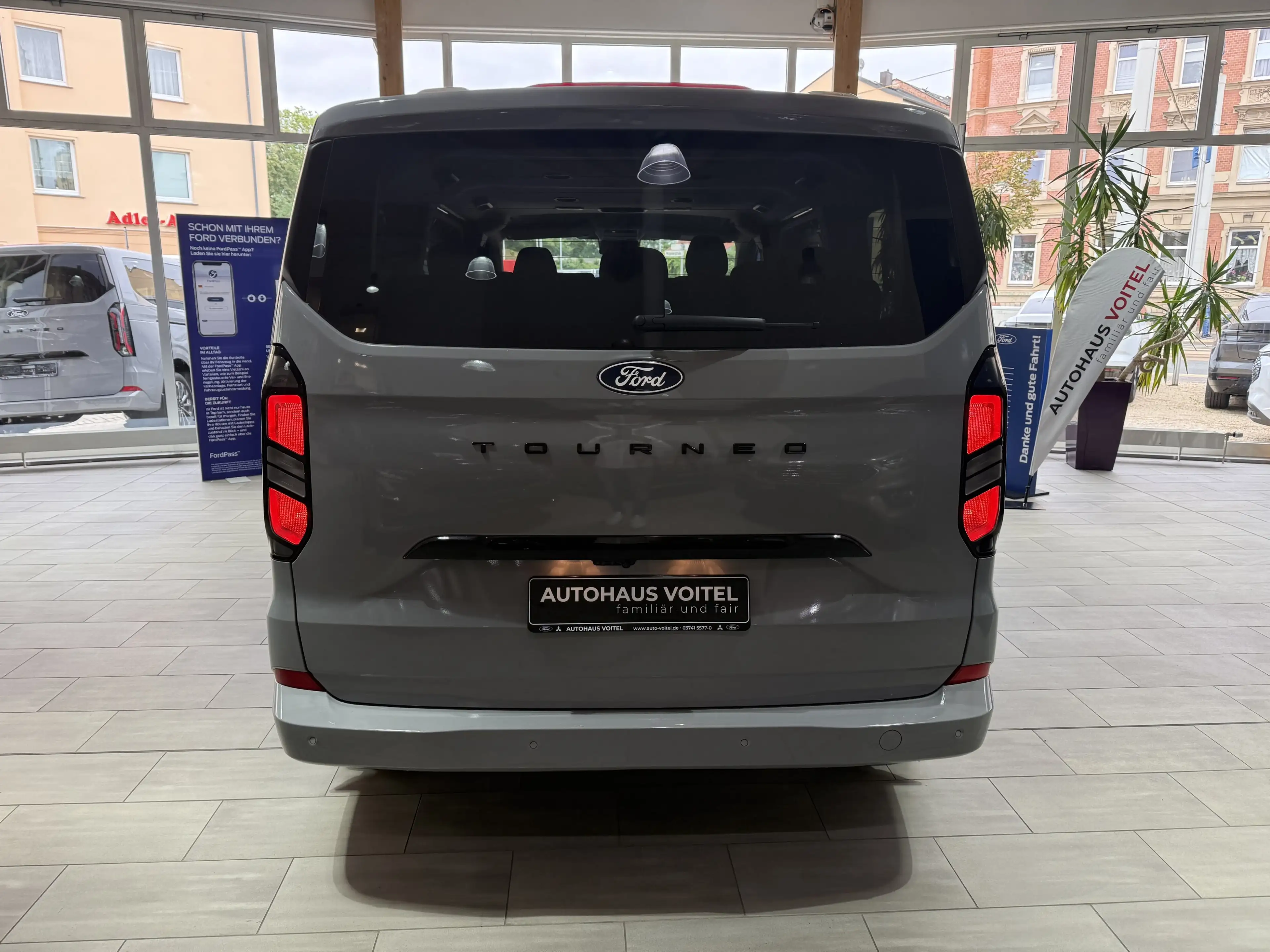 Ford Tourneo Custom Titanium L1 2-Zonen-Klima / 70L Tank — photo 6