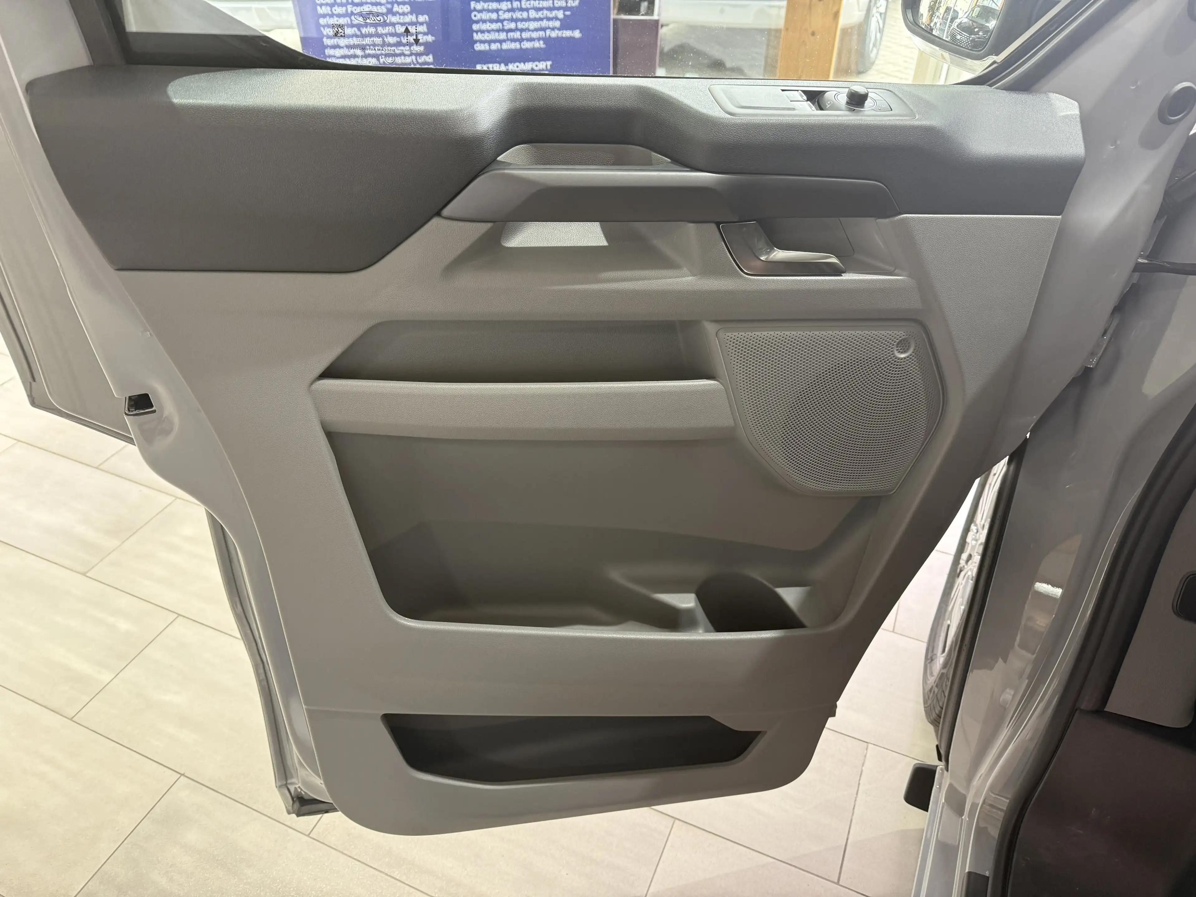 Ford Tourneo Custom Titanium L1 2-Zonen-Klima / 70L Tank — photo 9