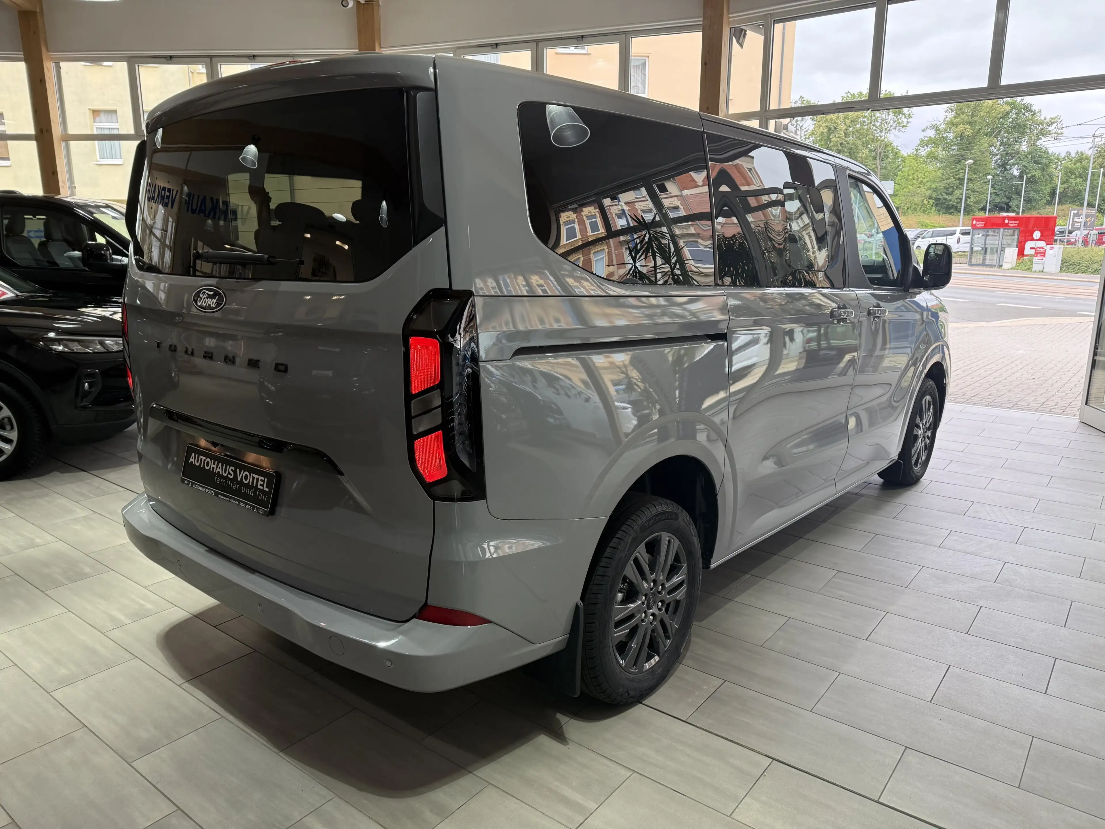 Ford Tourneo Custom Titanium L1 2-Zonen-Klima / 70L Tank — photo 5