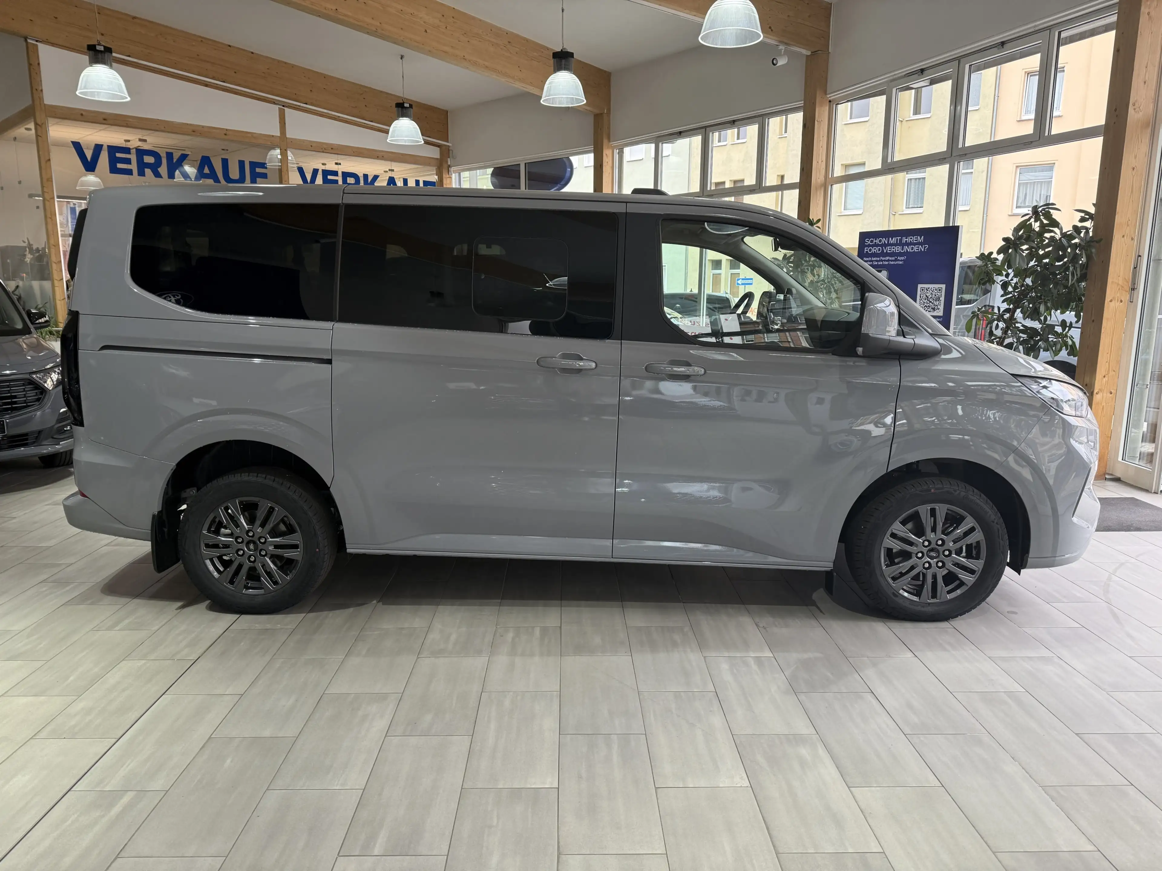 Ford Tourneo Custom Titanium L1 2-Zonen-Klima / 70L Tank — photo 4