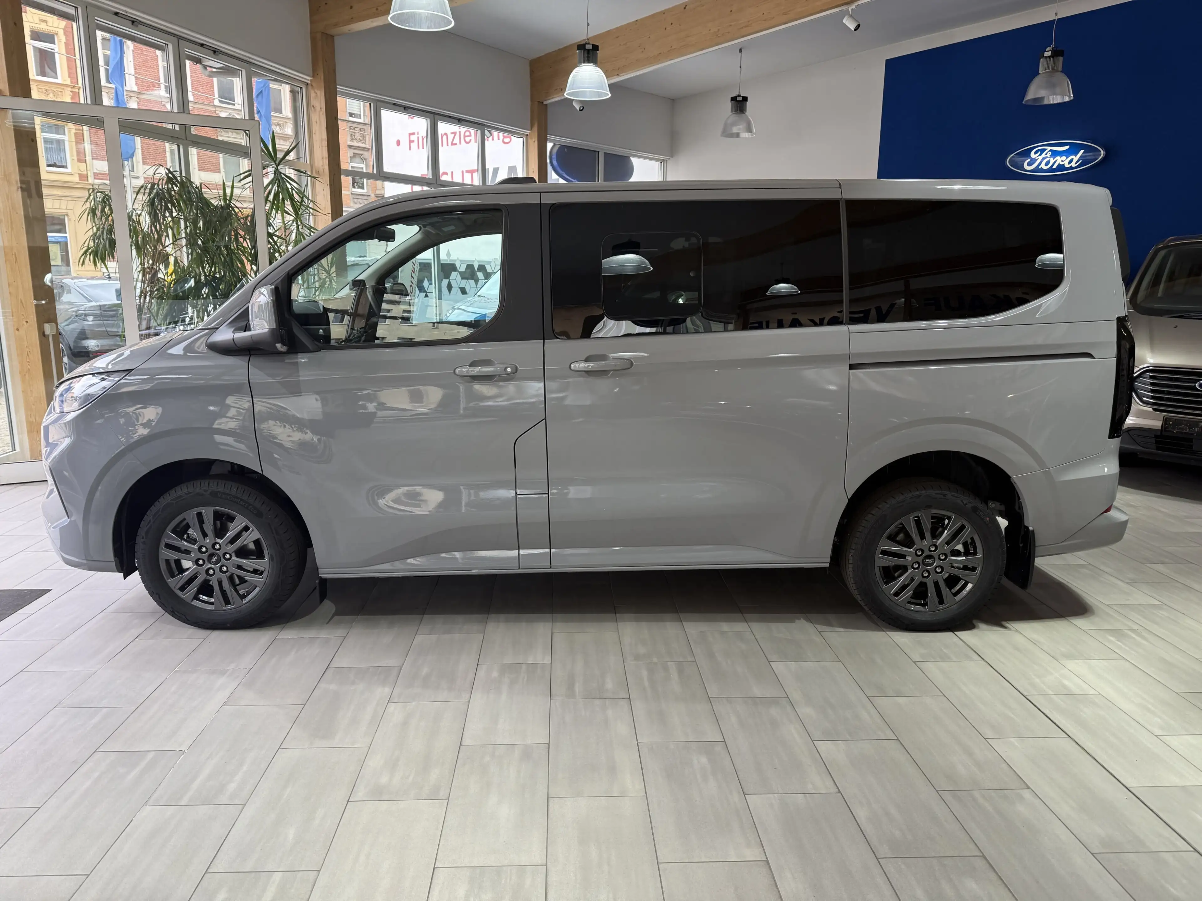 Ford Tourneo Custom Titanium L1 2-Zonen-Klima / 70L Tank — photo 8