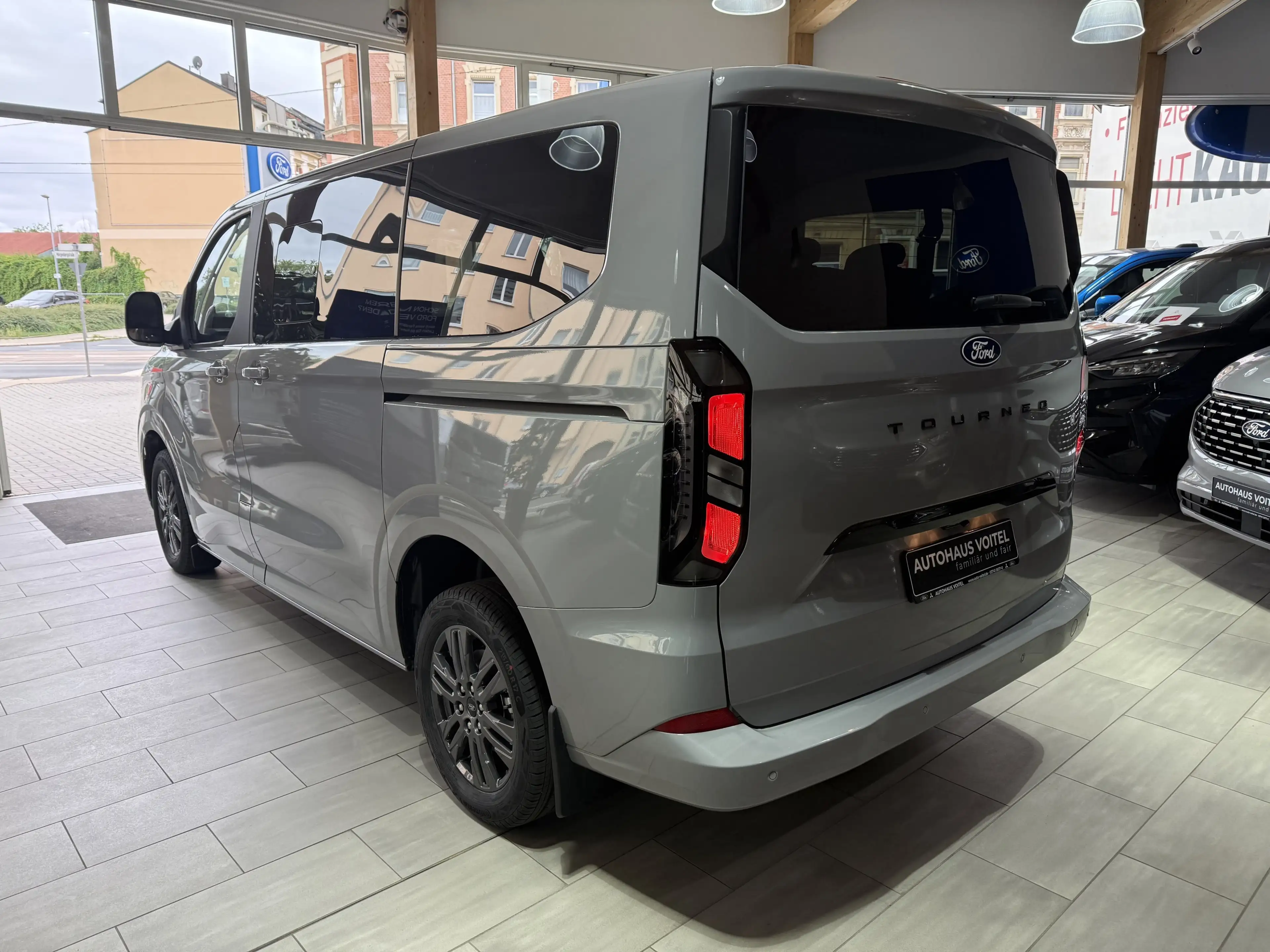 Ford Tourneo Custom Titanium L1 2-Zonen-Klima / 70L Tank — photo 7