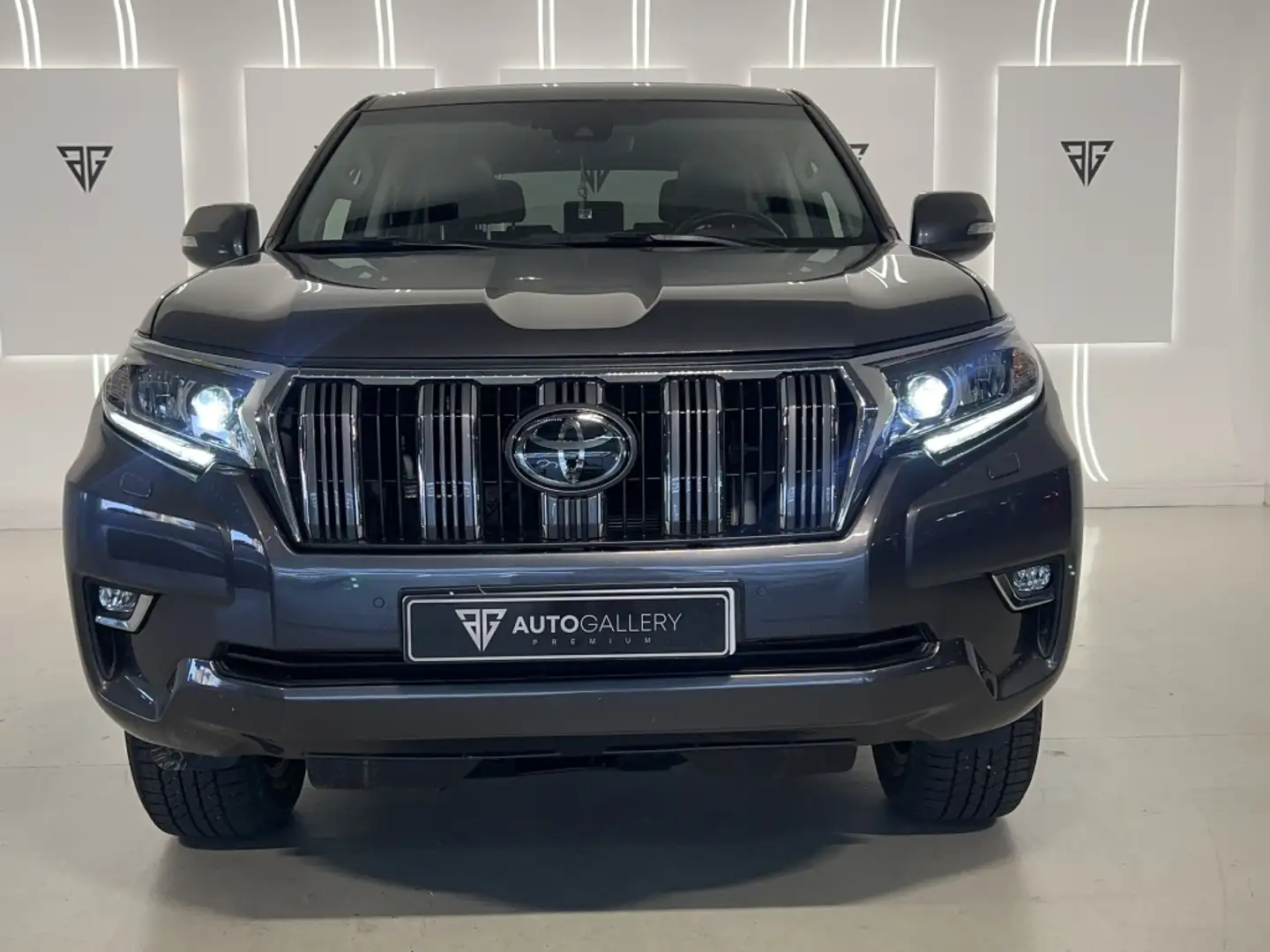 Toyota Land Cruiser D-4D VXL Aut. Gris - 2