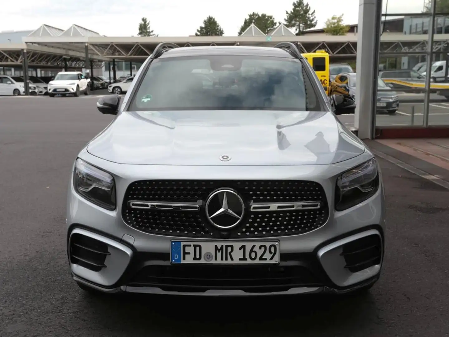 Mercedes-Benz GLB 200 AMG Night AHK Panorama 360° Burmester Silber - 2