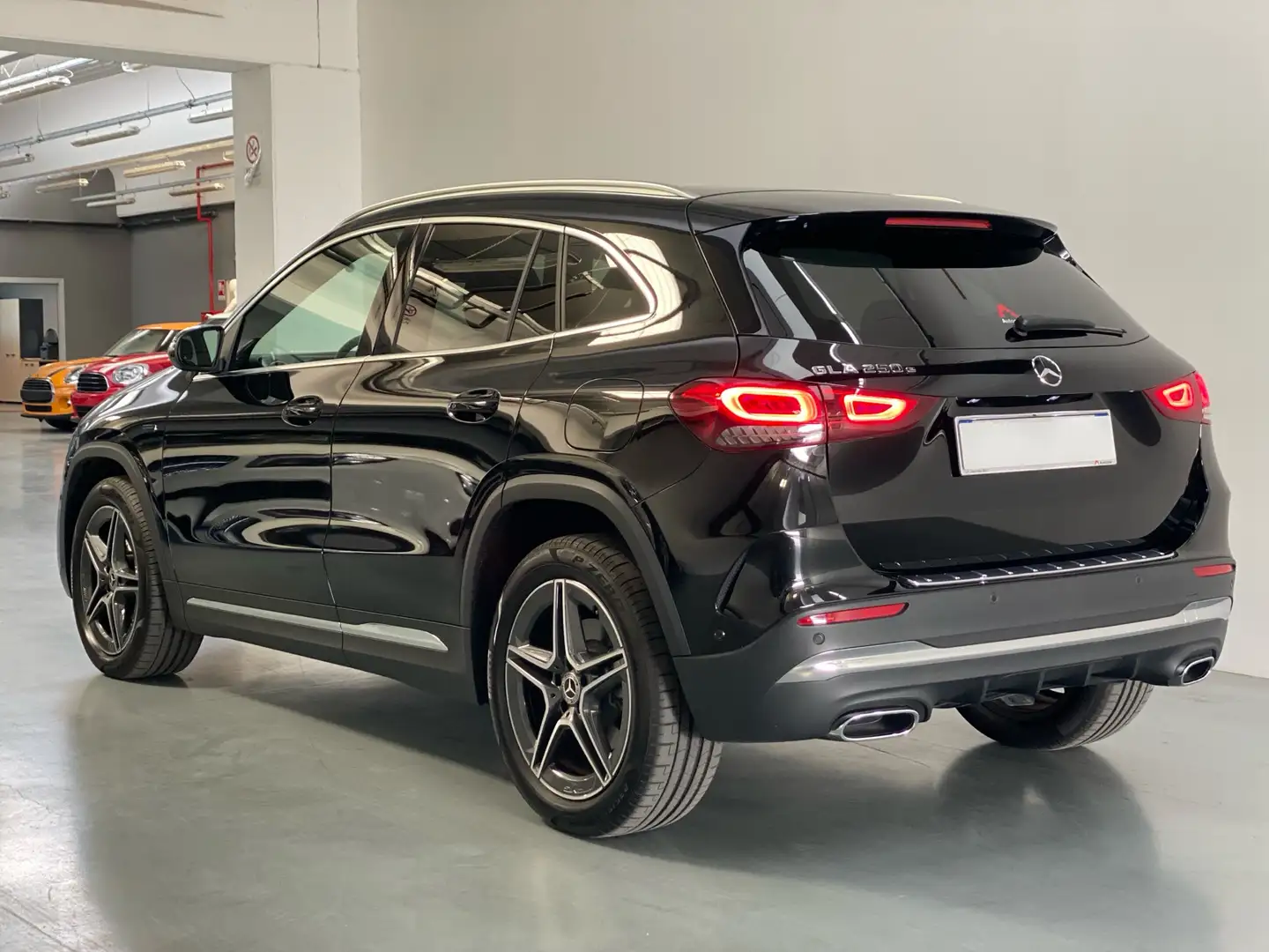 Mercedes-Benz GLA 250 e EQ-Power Automatic Premium AMG - PRONTA!! HYBRID Zwart - 2