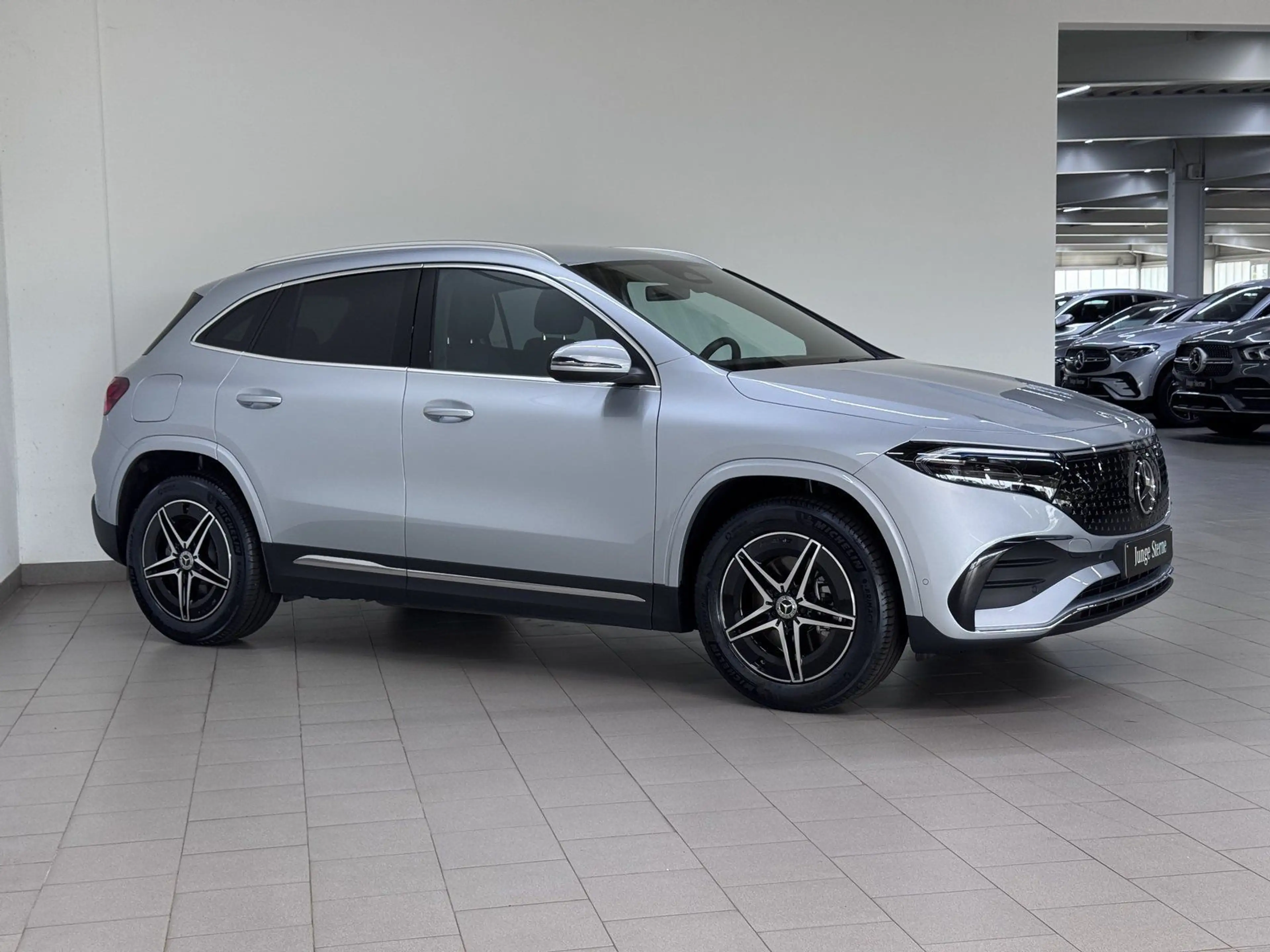 Mercedes-Benz EQA 250+ AMG+DISTR+18"AMG+LED+KAMERA+TOTWINKEL — photo 5