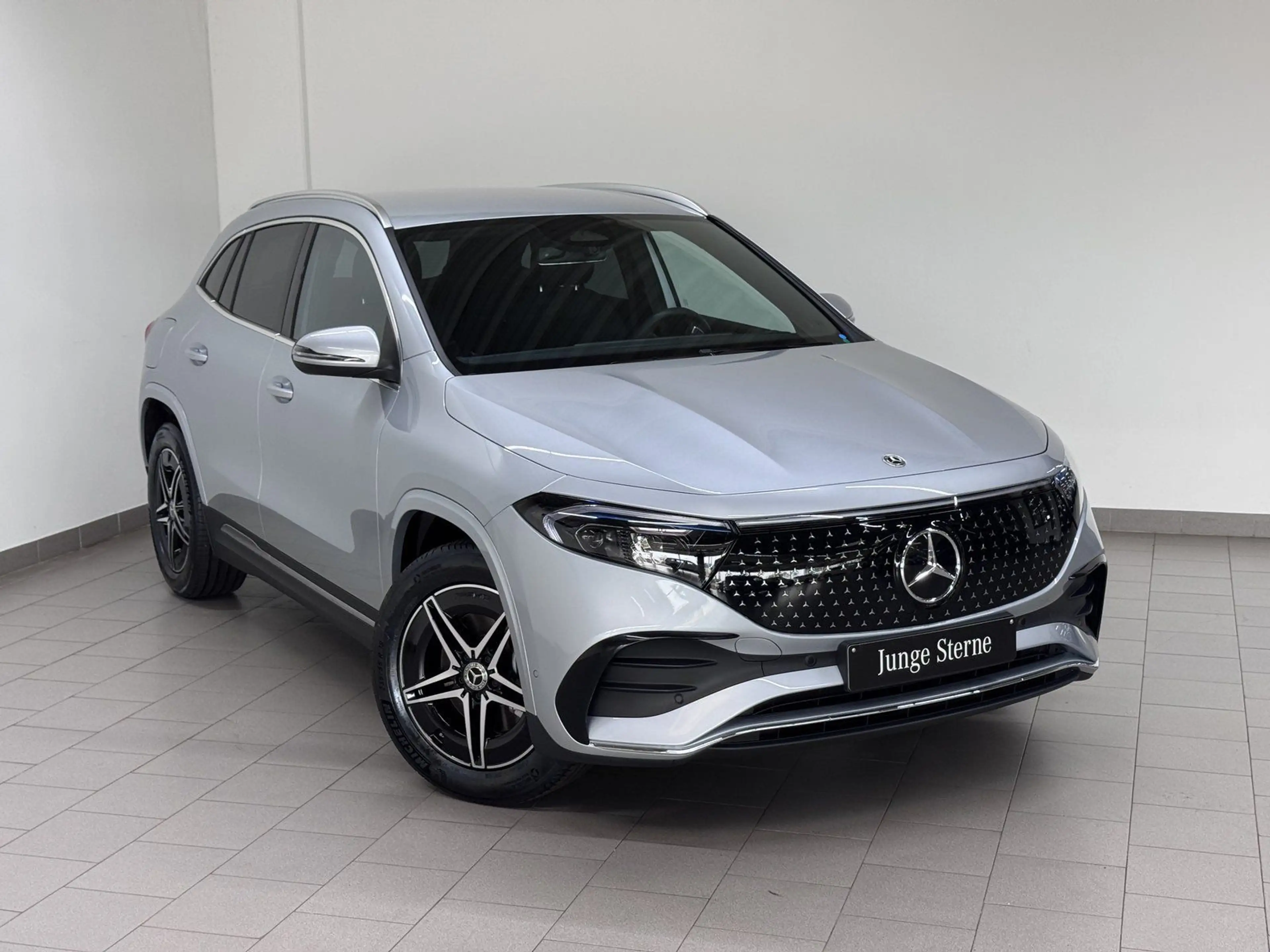 Mercedes-Benz EQA 250+ AMG+DISTR+18"AMG+LED+KAMERA+TOTWINKEL — photo 2