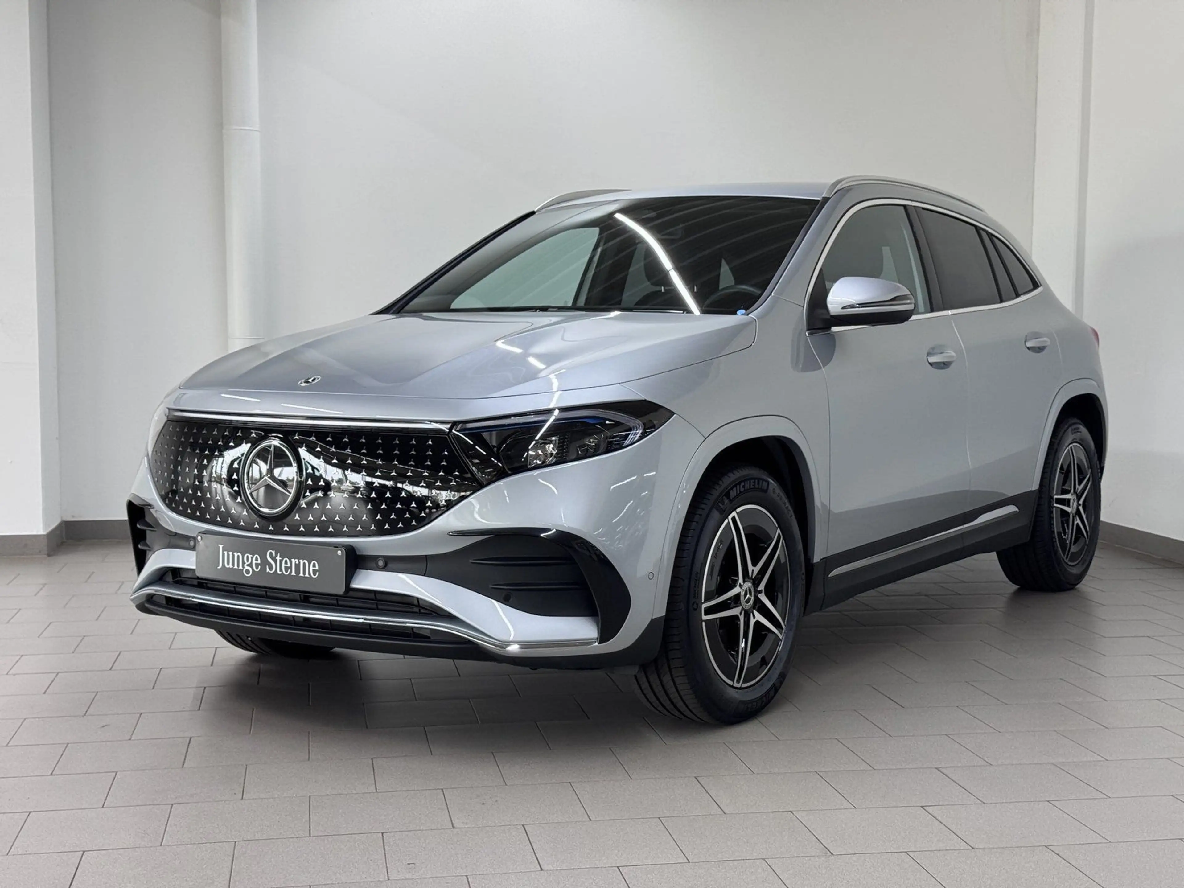 Mercedes-Benz EQA 250+ AMG+DISTR+18"AMG+LED+KAMERA+TOTWINKEL — photo 6