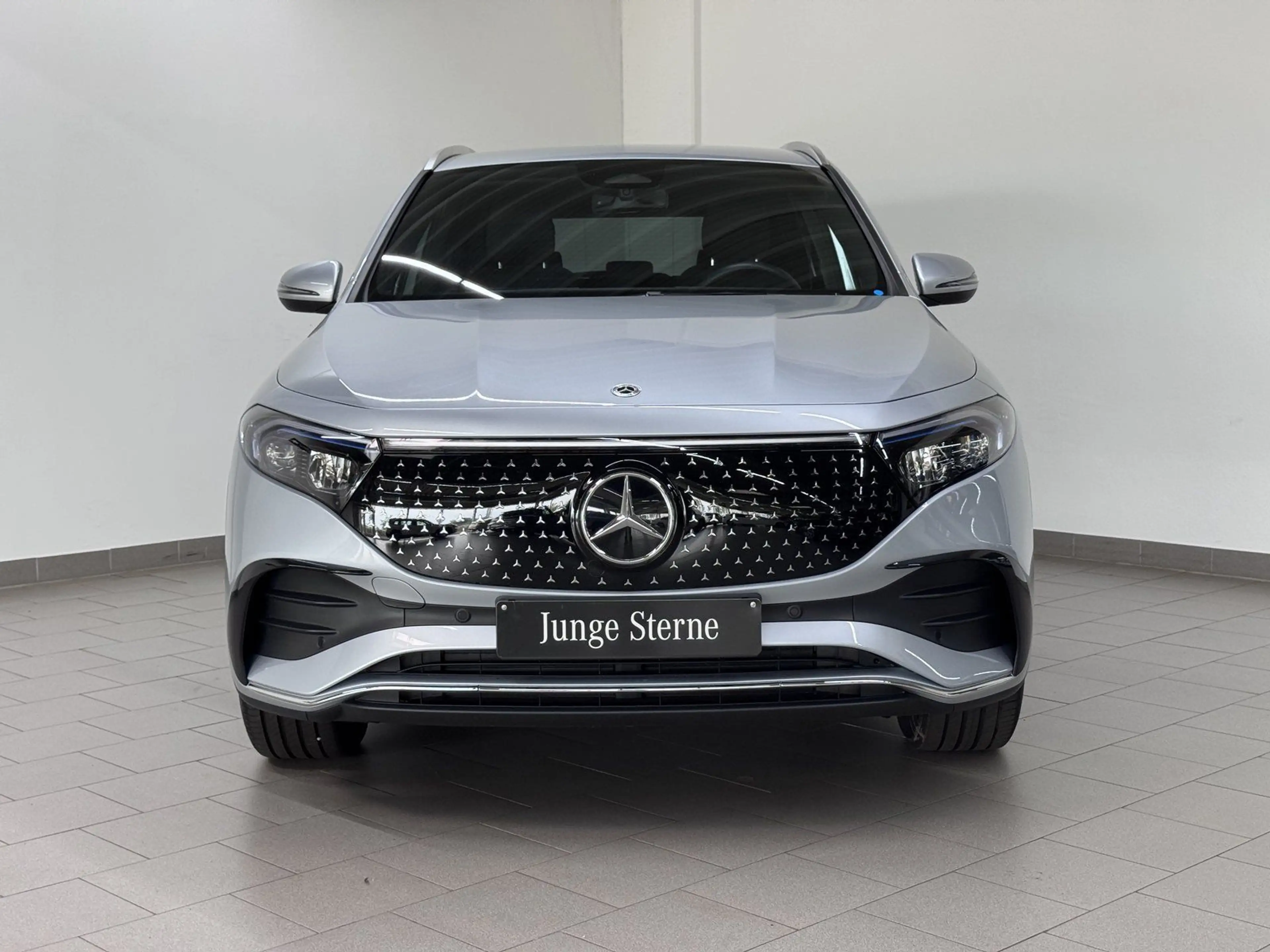 Mercedes-Benz EQA 250+ AMG+DISTR+18"AMG+LED+KAMERA+TOTWINKEL — photo 4