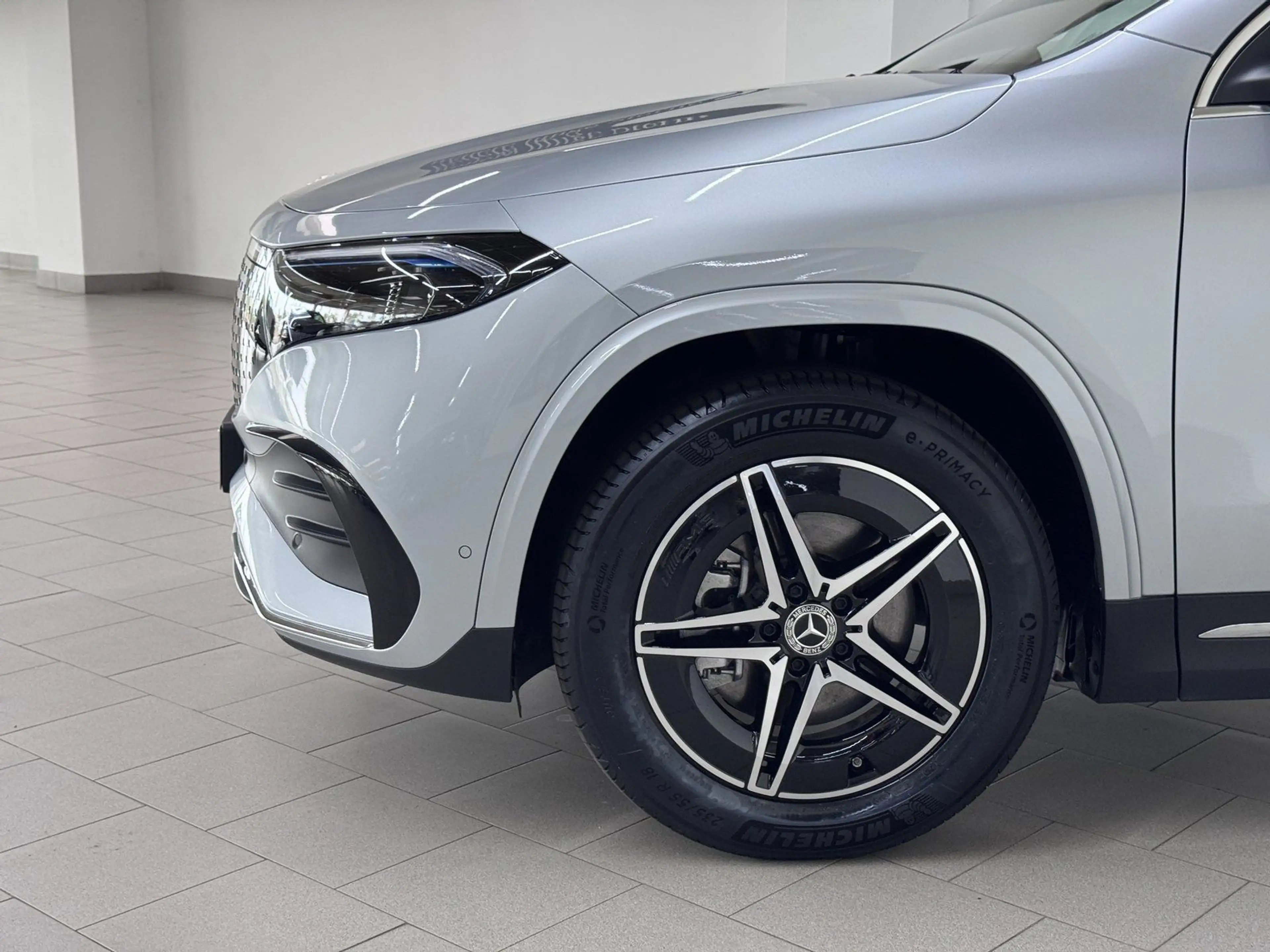 Mercedes-Benz EQA 250+ AMG+DISTR+18"AMG+LED+KAMERA+TOTWINKEL — photo 7